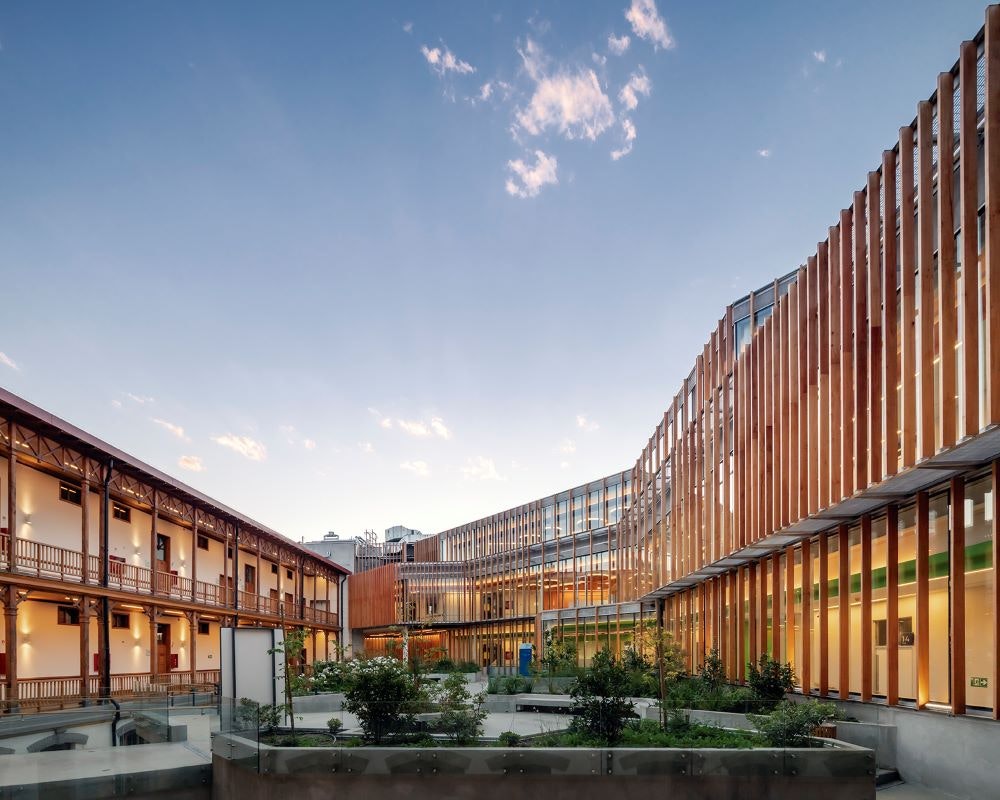 1652200932376 Courtyard Hero Web