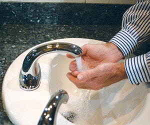 B_ATM_7912_product_rubbermaid