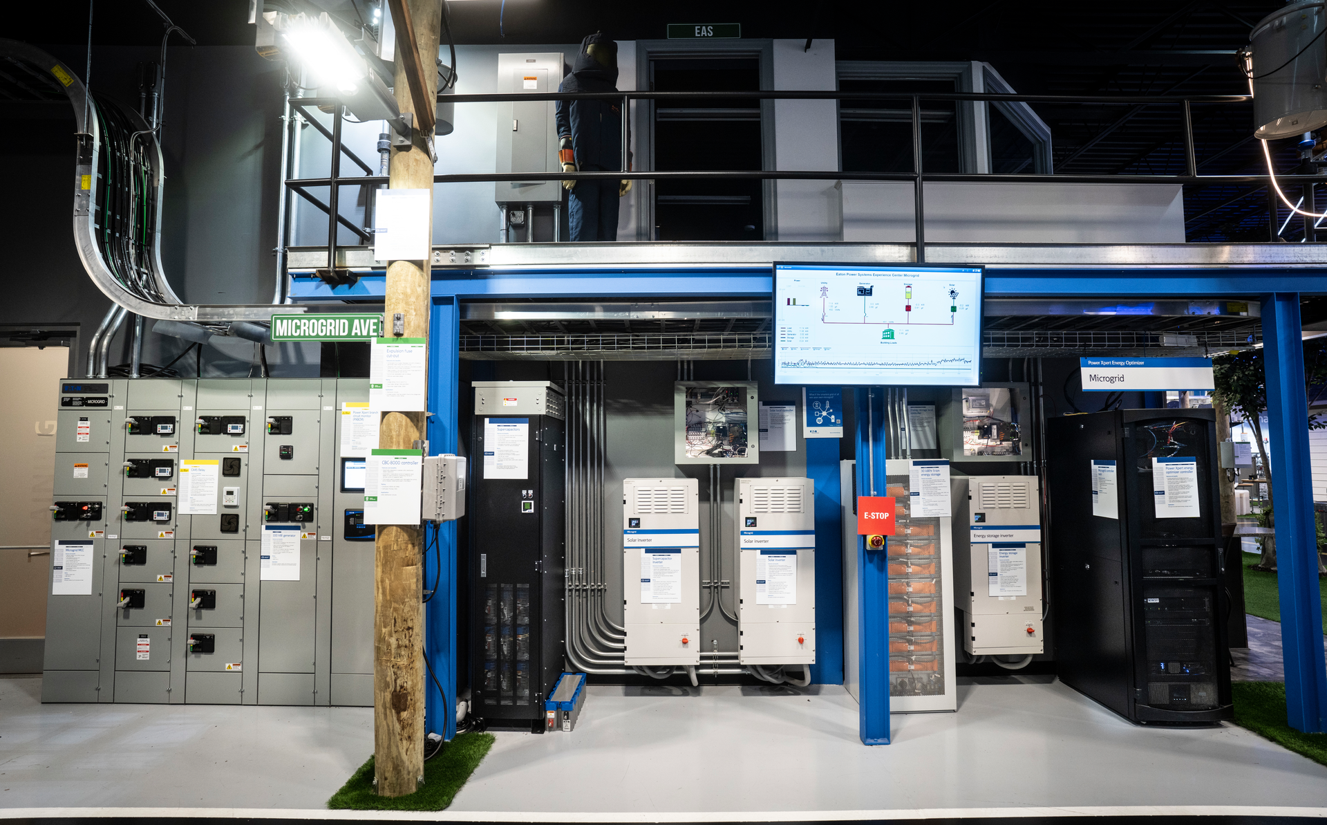 At the Eaton Experience Centers in Pittsburgh, a full-scale demonstration and testing facility, you can get a hands-on look at how microgrids support resilience. The controlled environment has a fully functioning building microgrid that interconnects with multiple onsite sources.
