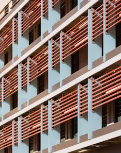 Horizontal louvers and vertical fins on the facade correspond to the orientation of the sun, shading patient rooms and reducing the need for mechanical air conditioning. The new expansion reduces energy consumption by 39% and energy costs by 45% compared to building code. Its energy consumption is 60% lower than the average regional hospital. Horizontal louvers and vertical fins on the facade correspond to the orientation of the sun, shading patient rooms and reducing the need for mechanical air conditioning. The new expansion reduces energy consumption by 39% and energy costs by 45% compared to building code. Its energy consumption is 60% lower than the average regional hospital.