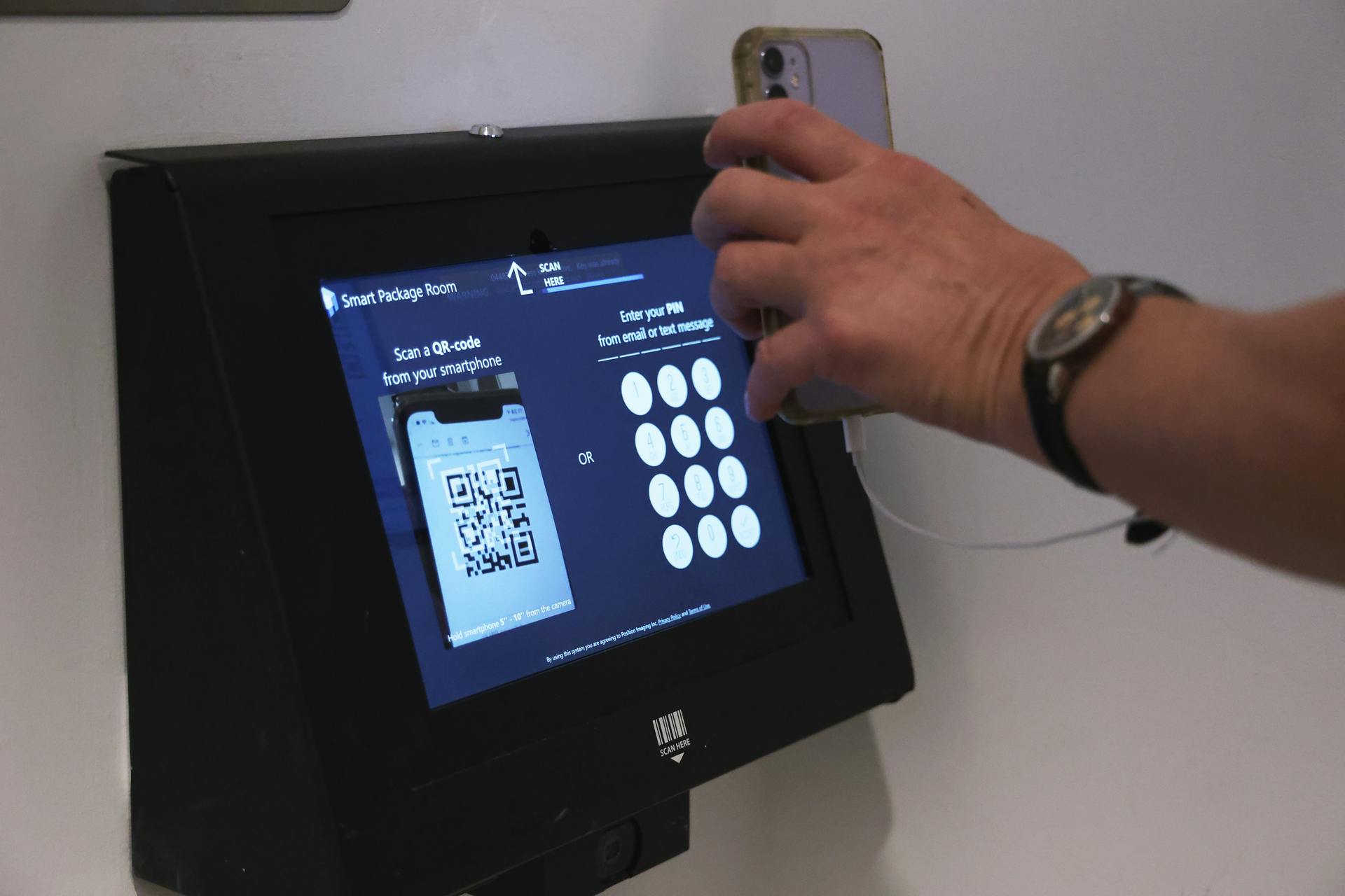 Position Imaging Smart Package Room