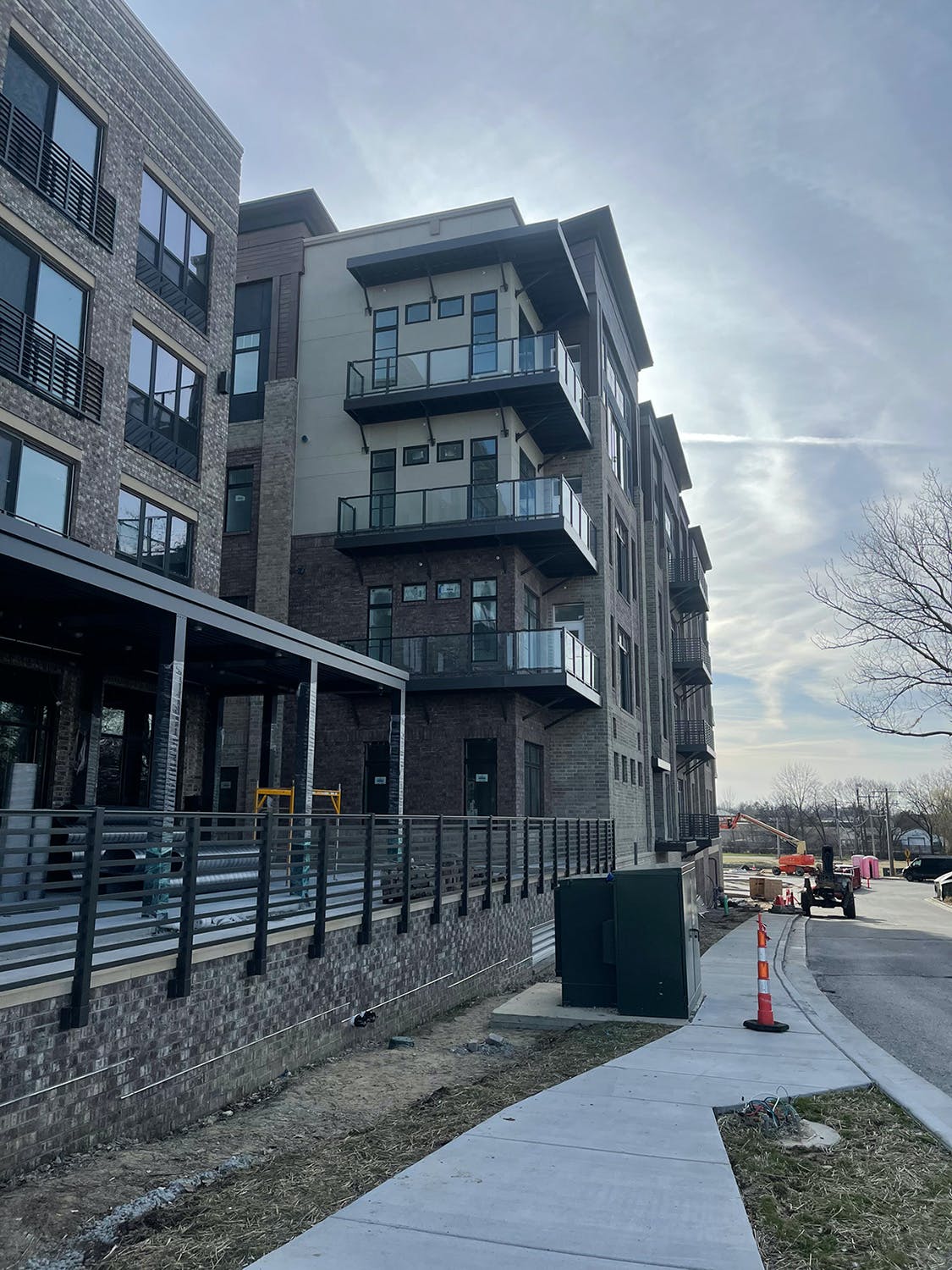 superior_aluminum_glass_railing