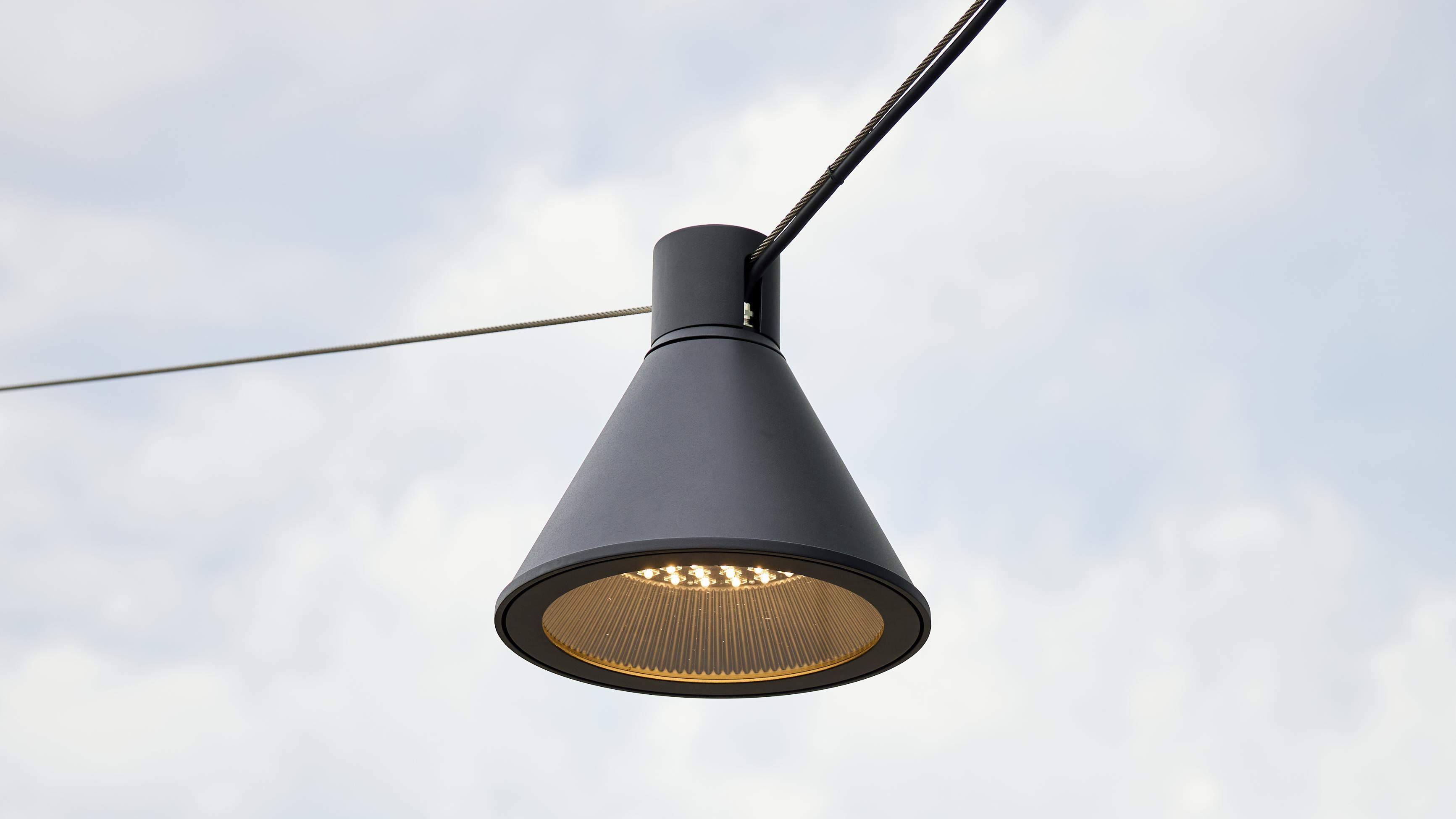 landscape_forms__moment_lighting