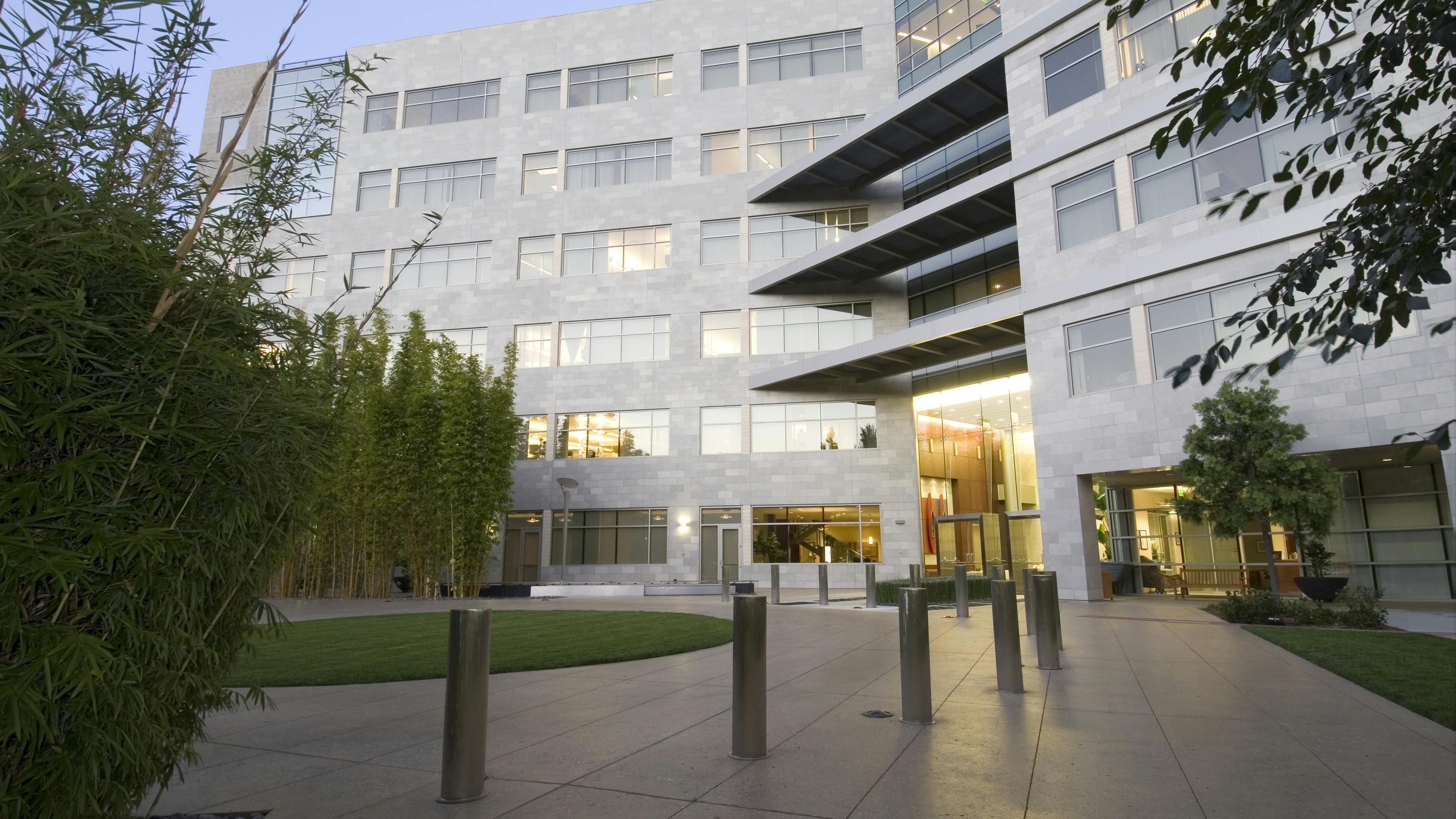 A life /ycle approach to smart buildings is powered by dynamic BAS software that maximizes the performance of building systems and makes buildings smarter, more comfortable, more energy-efficient, and easier to operate even as the building ages.