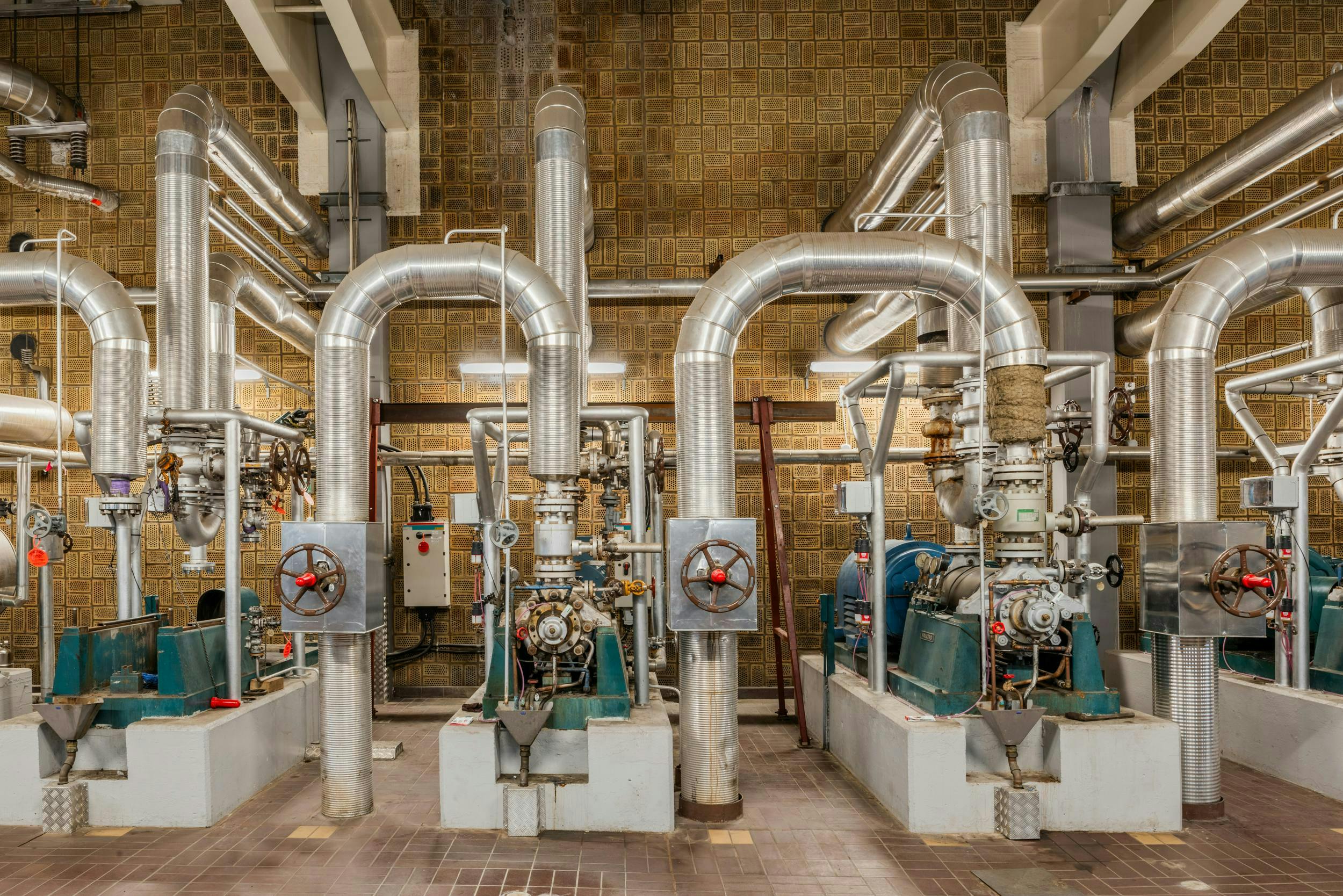 Glamox luminaires can handle the heat and humidity at Bor&aring;s Energi and Milj&ouml;&rsquo;s plant.