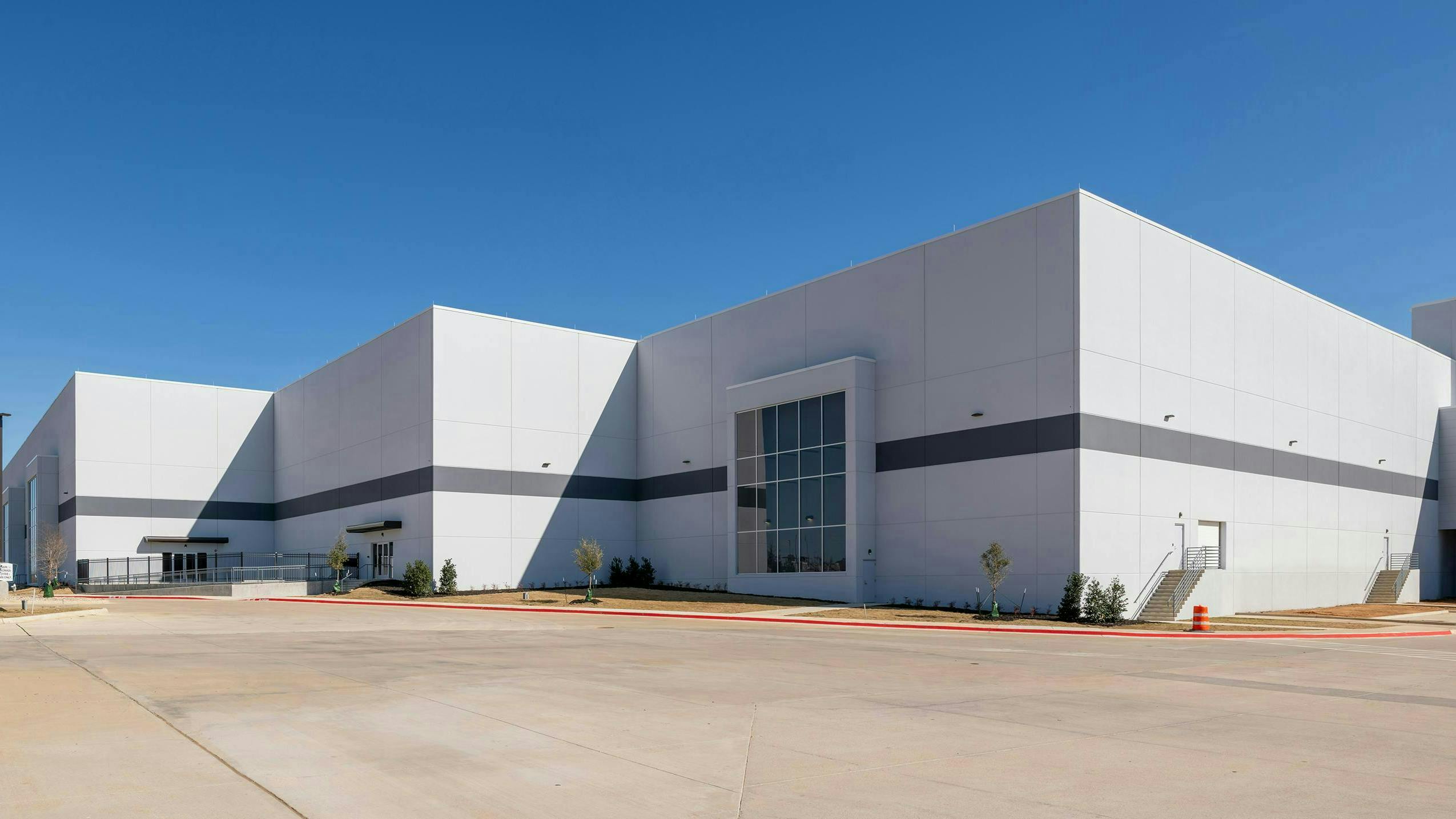Mouser Electronics' new 416,000-square-foot warehouse expansion to its existing 1 million-square-foot Dallas-Fort Worth distribution center.