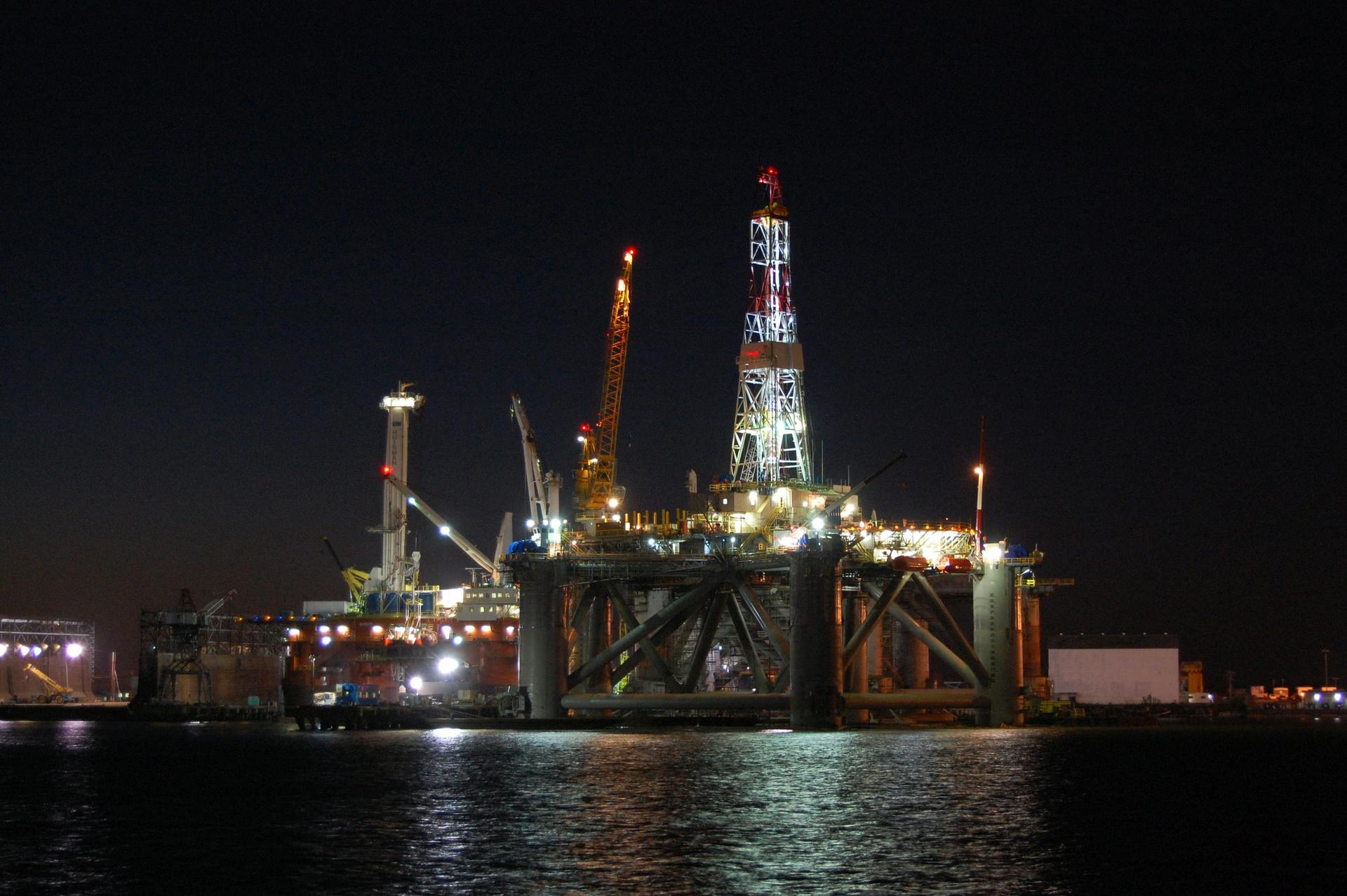 FIG. 1. &ldquo;Dirty power&rdquo; conditions are of concern in many hazardous and industrial environments, where lighting must be operational and consistent 24/7 to support worker safety and productivity. Options for mitigating power fluctuations can secure investment in industrial SSL.