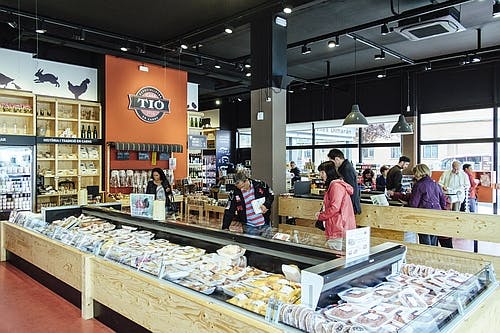 ERCO LED lighting helps provide appetizing presentation of regional specialties at Casa Ti&oacute; retail shop