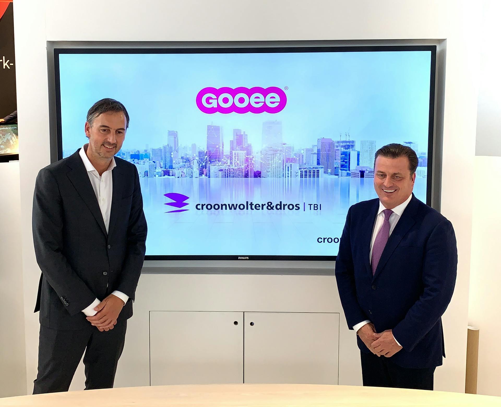 New Gooee CEO Andrew Johnson (r) and Croonwolter president Bas Ambachtsheer had little to say about lighting but talked plenty about smart buildings. Meanwhile, with Johnson joining as CEO, watch for a new chief at Aurora Lighting, where Johnson has been CEO. He founded both companies. (Photo credit: Image courtesy of Gooee.)