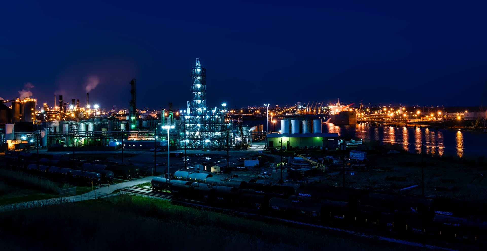 Refineries have to be well lit for safety reasons at night, so there&rsquo;s no other way to mitigate circadian disruption than by minimizing the blue content, says Circadian Light CEO Dr. Martin Moore-Ede. (Photo credit: Image by David Mark from Pixabay.)