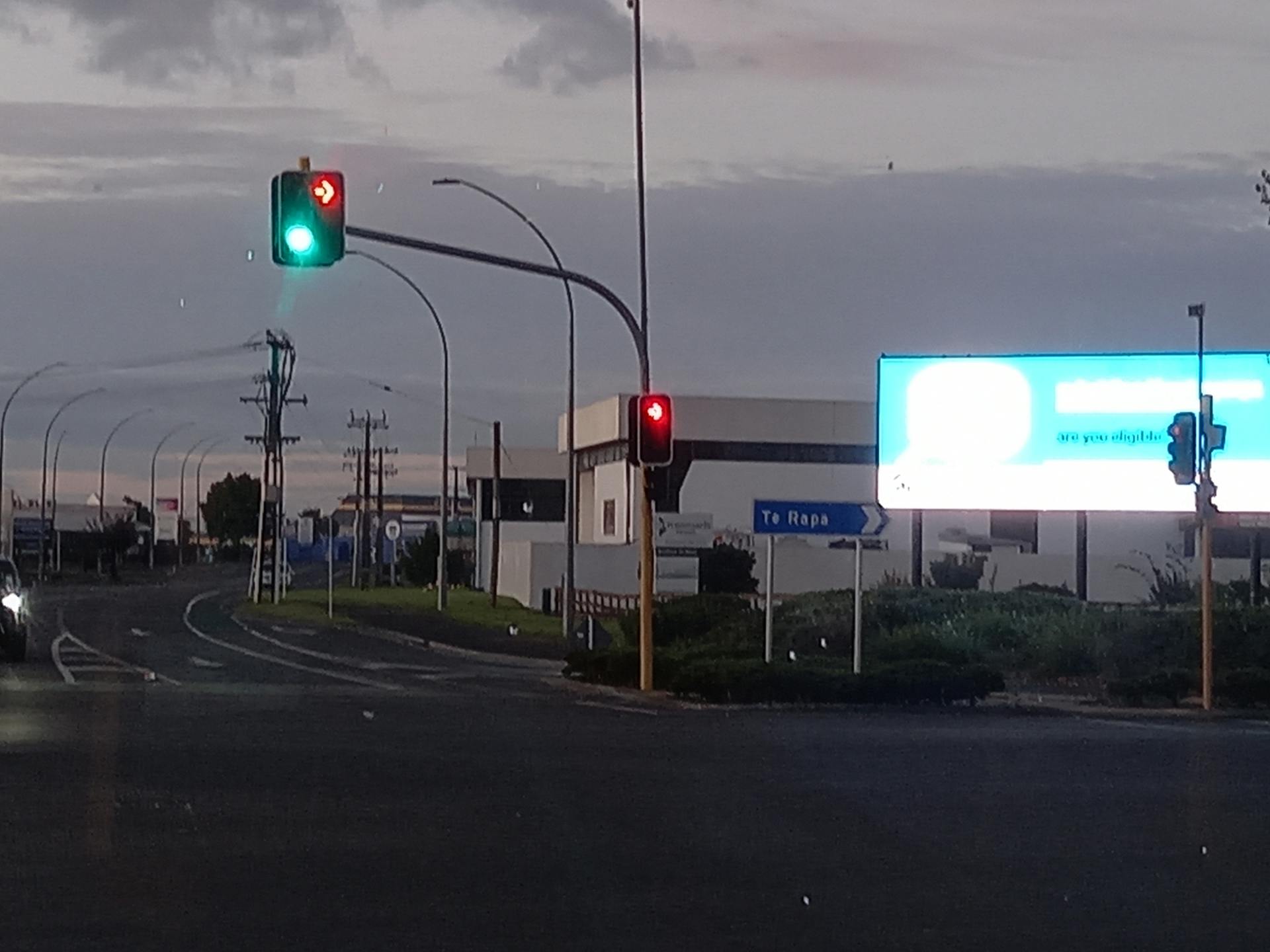 FIG. 1. In Hamilton, New Zealand, a digital billboard located close to an intersection with display colors similar to traffic signals could interfere with drivers&rsquo; attention and reaction time.