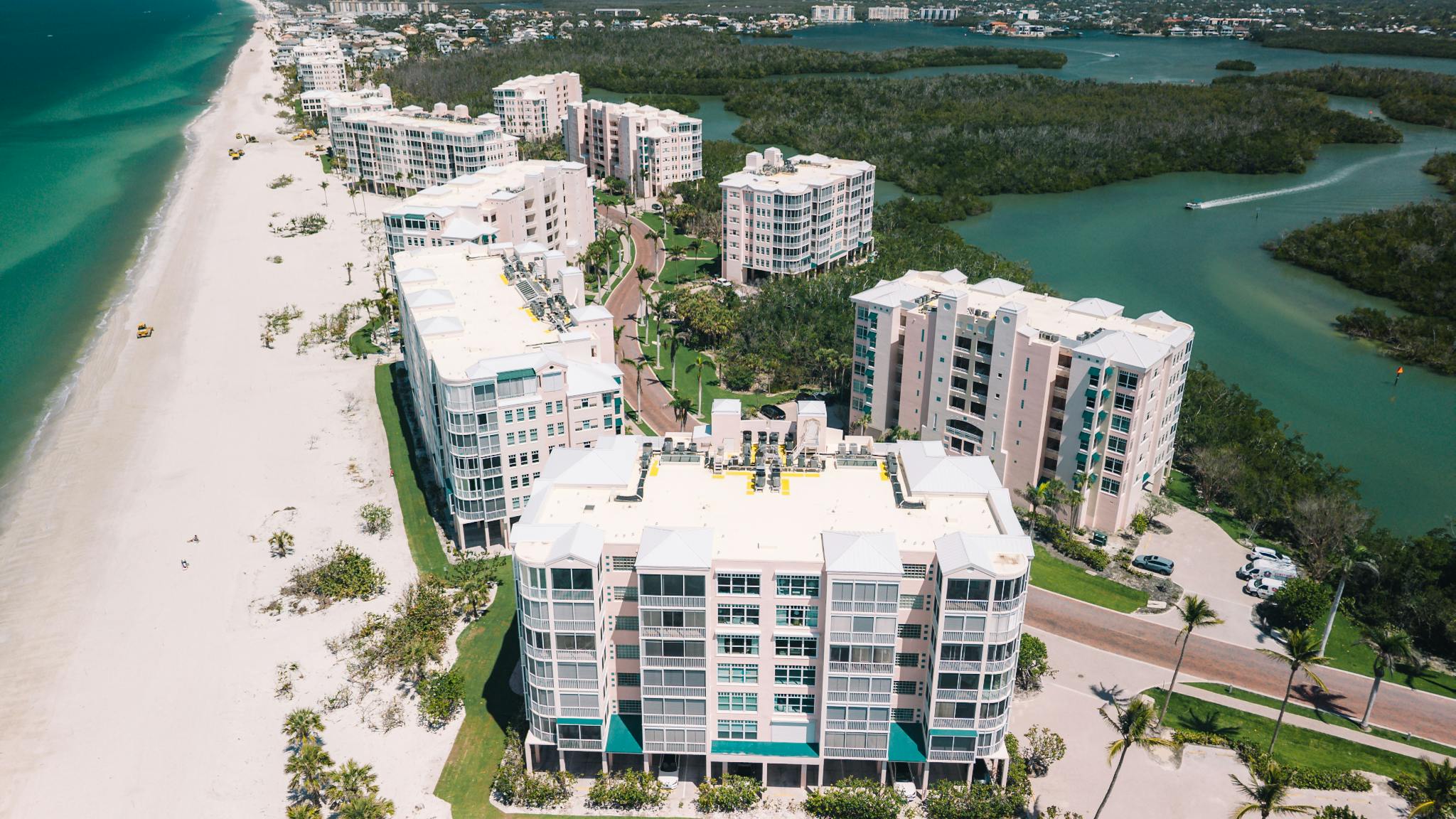 687a7083a754889b2896998e Ftr Photo Barefootbc 04