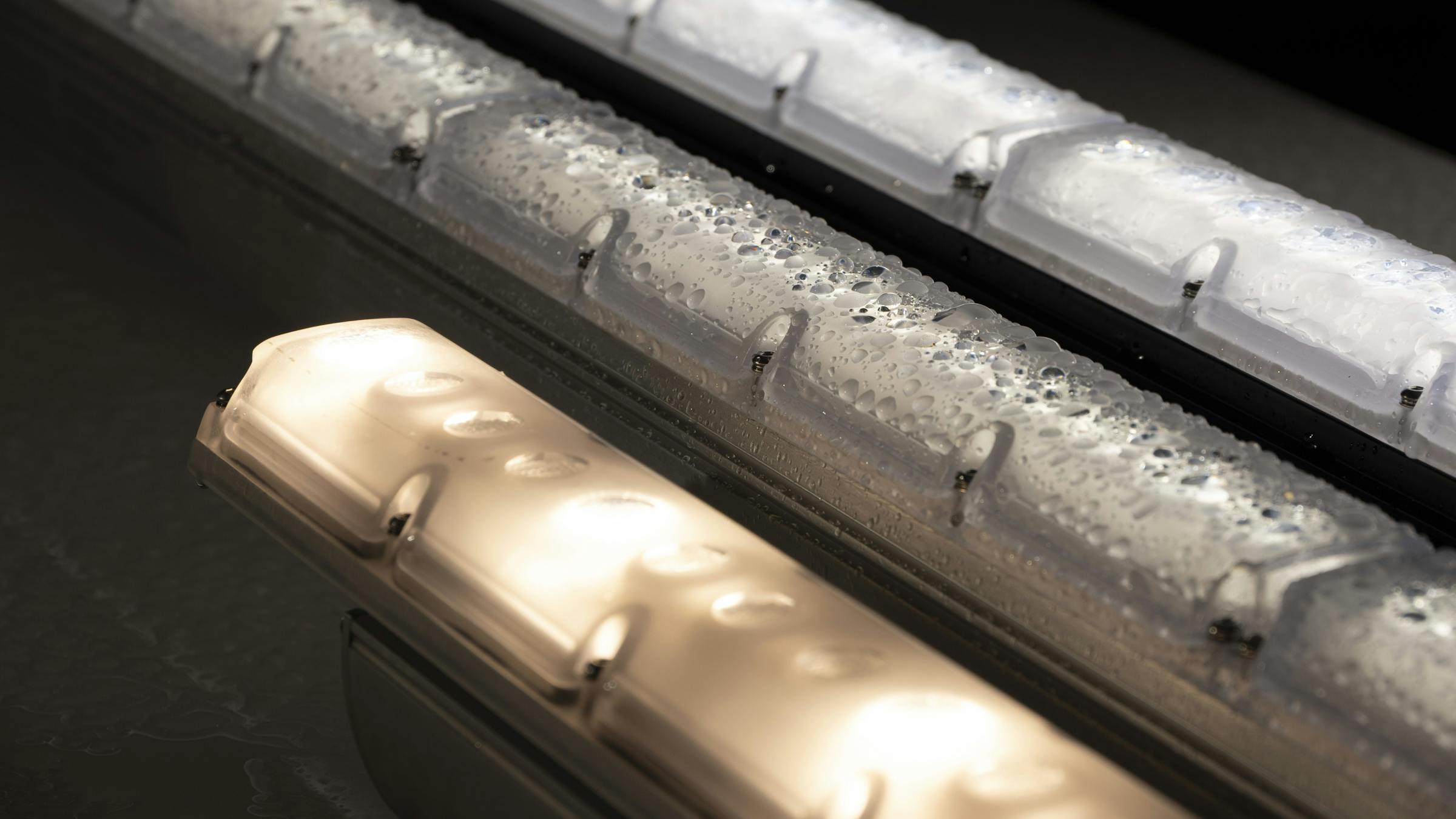 acclaim_lighting__linear_xtr_h1_led_fixtures