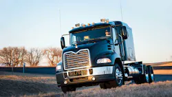 Mack Pinnacle axle back twin Mack Pinnacle axle back twin