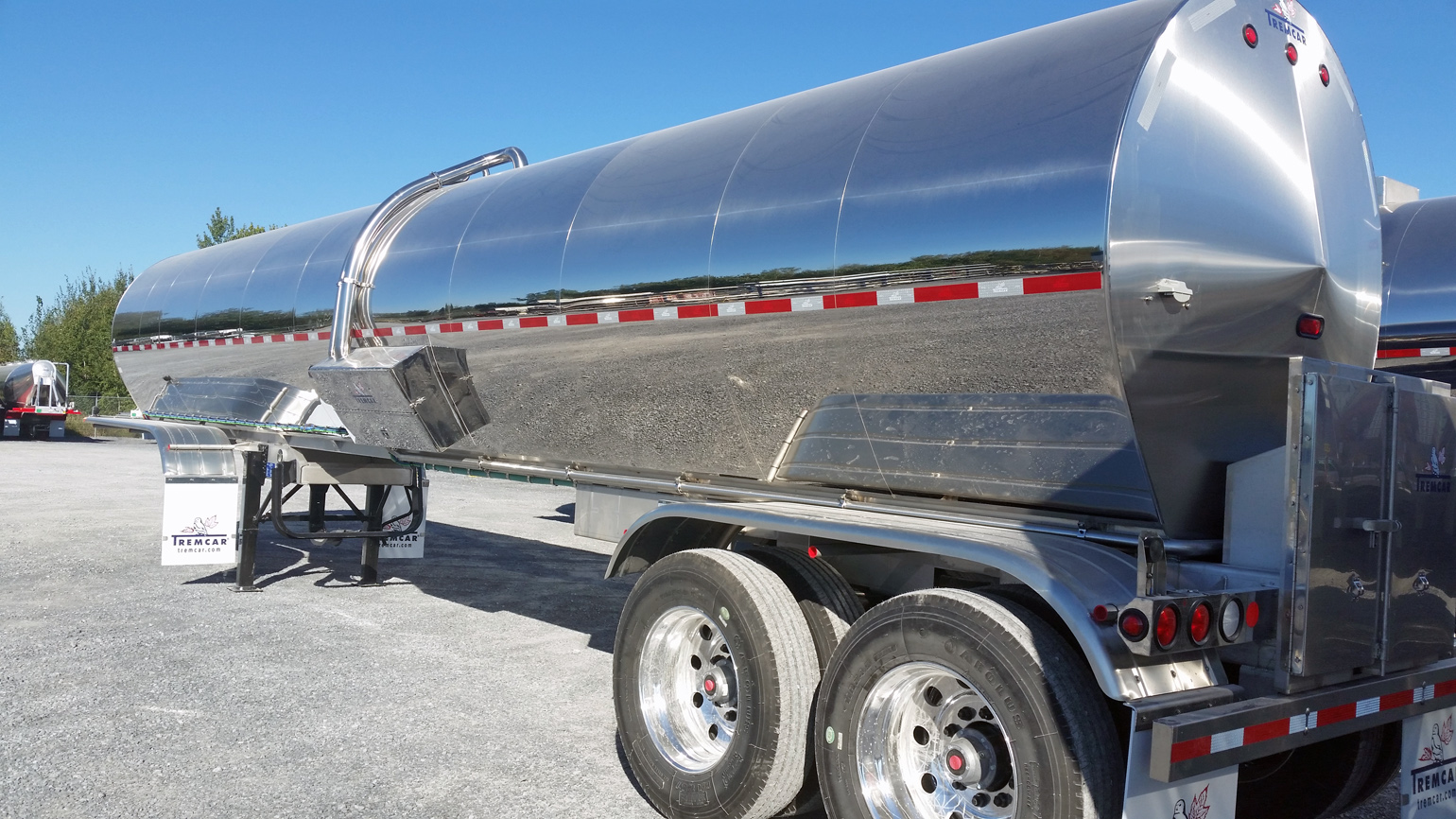 Tremcar's side manhole foodgrade tanker