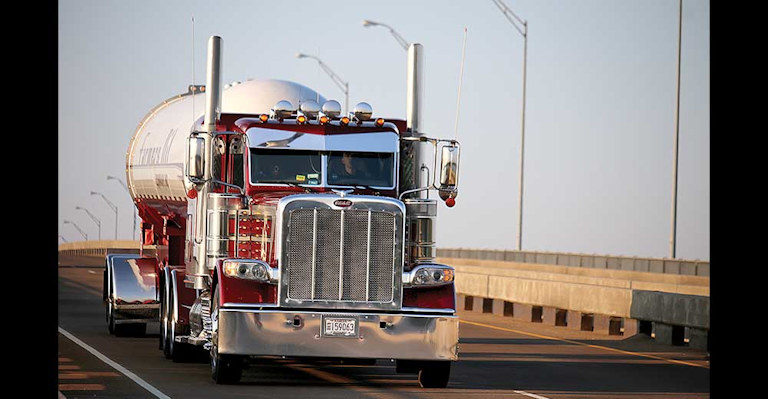 Farmers Oil Builds Driver Loyalty With Classy Tractors Plenty Of Loads And Lots Of Miles Bulk Transporter
