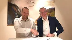 Signing of the agreement by Sverker Larsson, left, and Rico Daandels. Signing of the agreement by Sverker Larsson, left, and Rico Daandels.