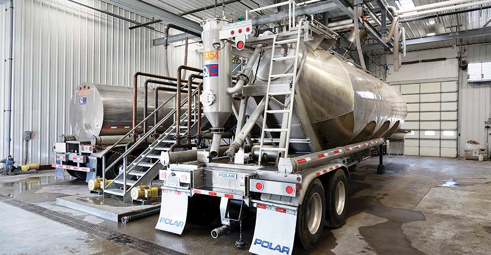 Kraft Wash growing tank cleaning operation Bulk Transporter