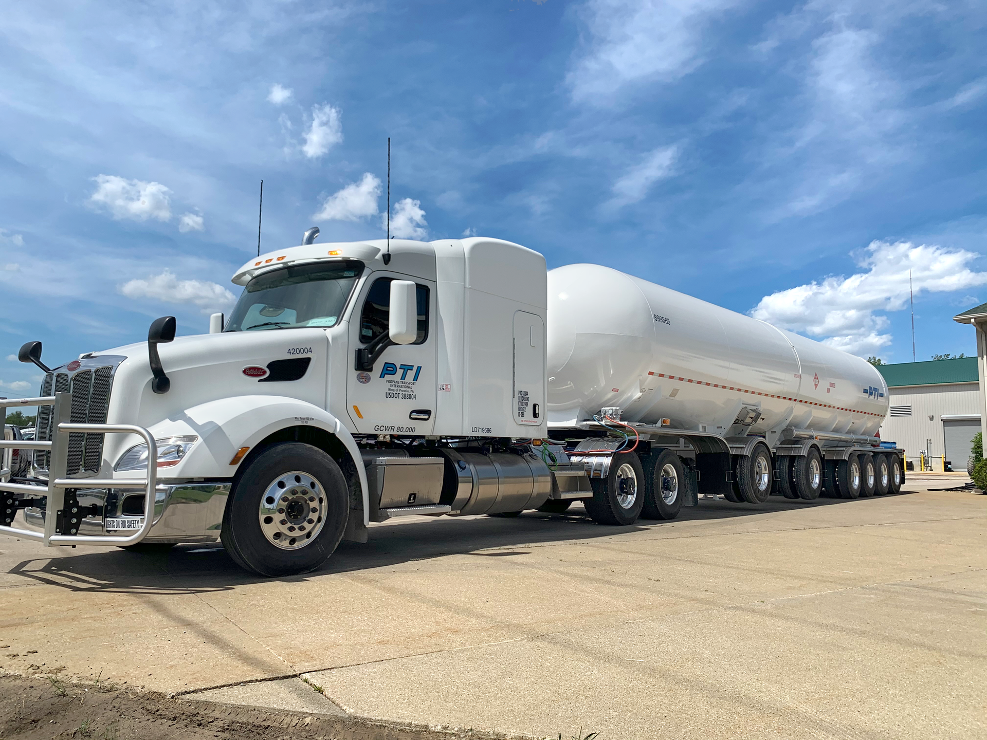 Dynamic Delivery AmeriGas keeping America fueled amid COVID19 crisis Bulk Transporter