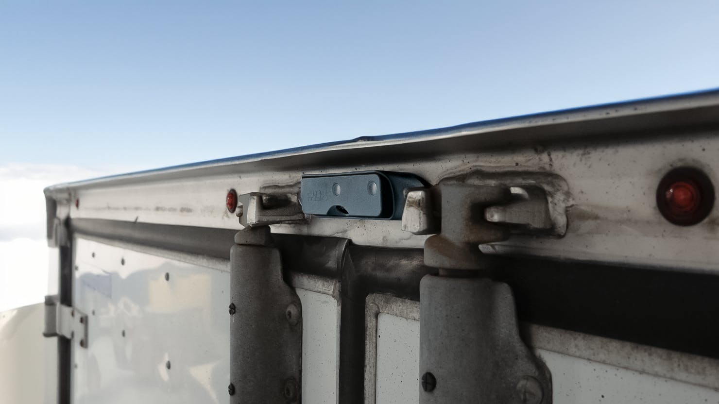 664b44acd80e76db5a734ff1 Phillips Rearvu Installed