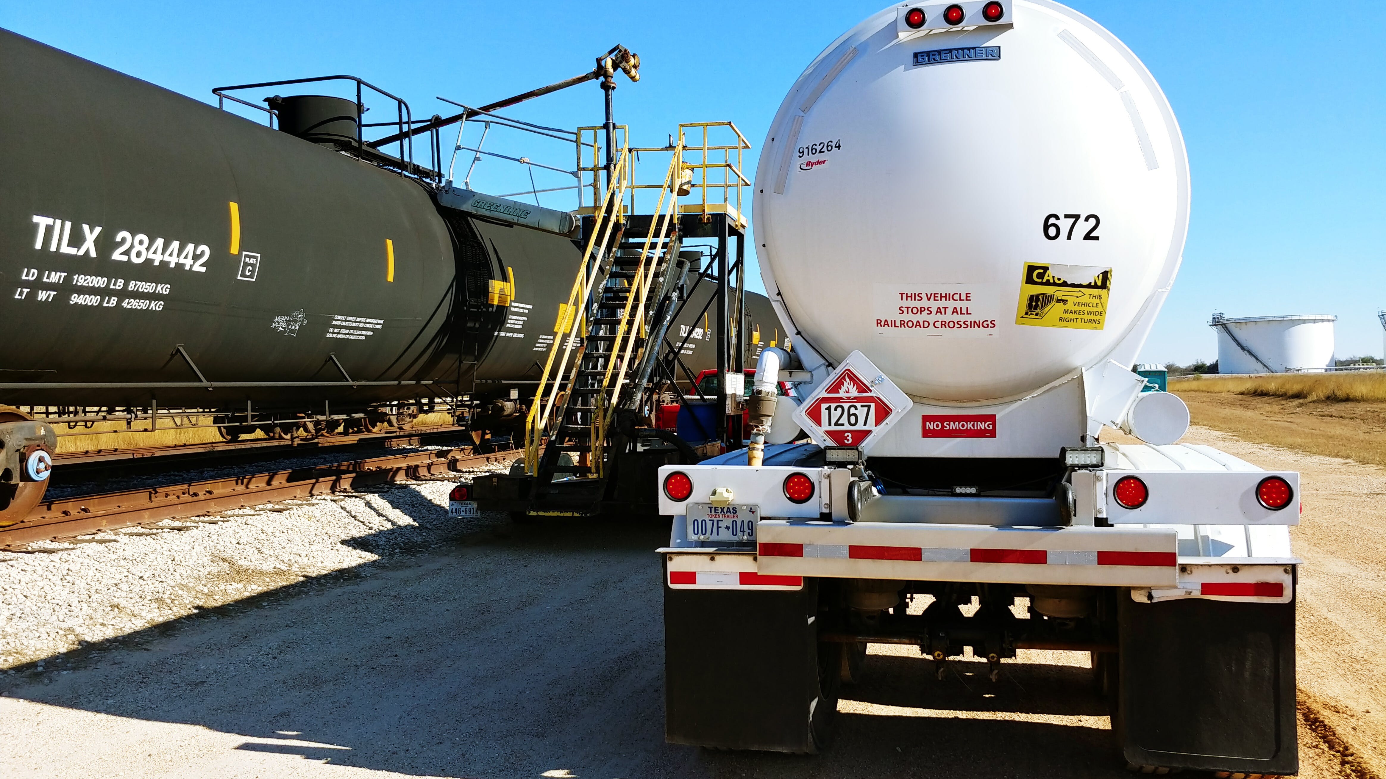 67224ea1c052d81eadb76cd4 Truck Rail Car Transload Image 1