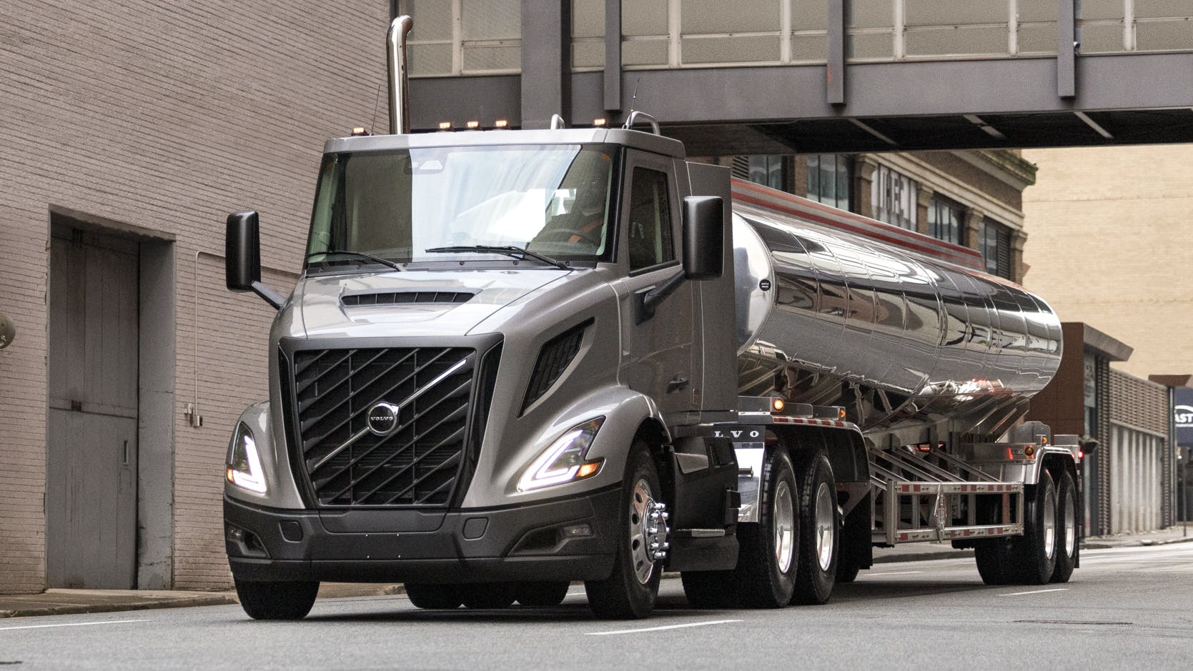 67d04f690fd33920cd8cbfb3 Allnew Volvo Vnr 300 5