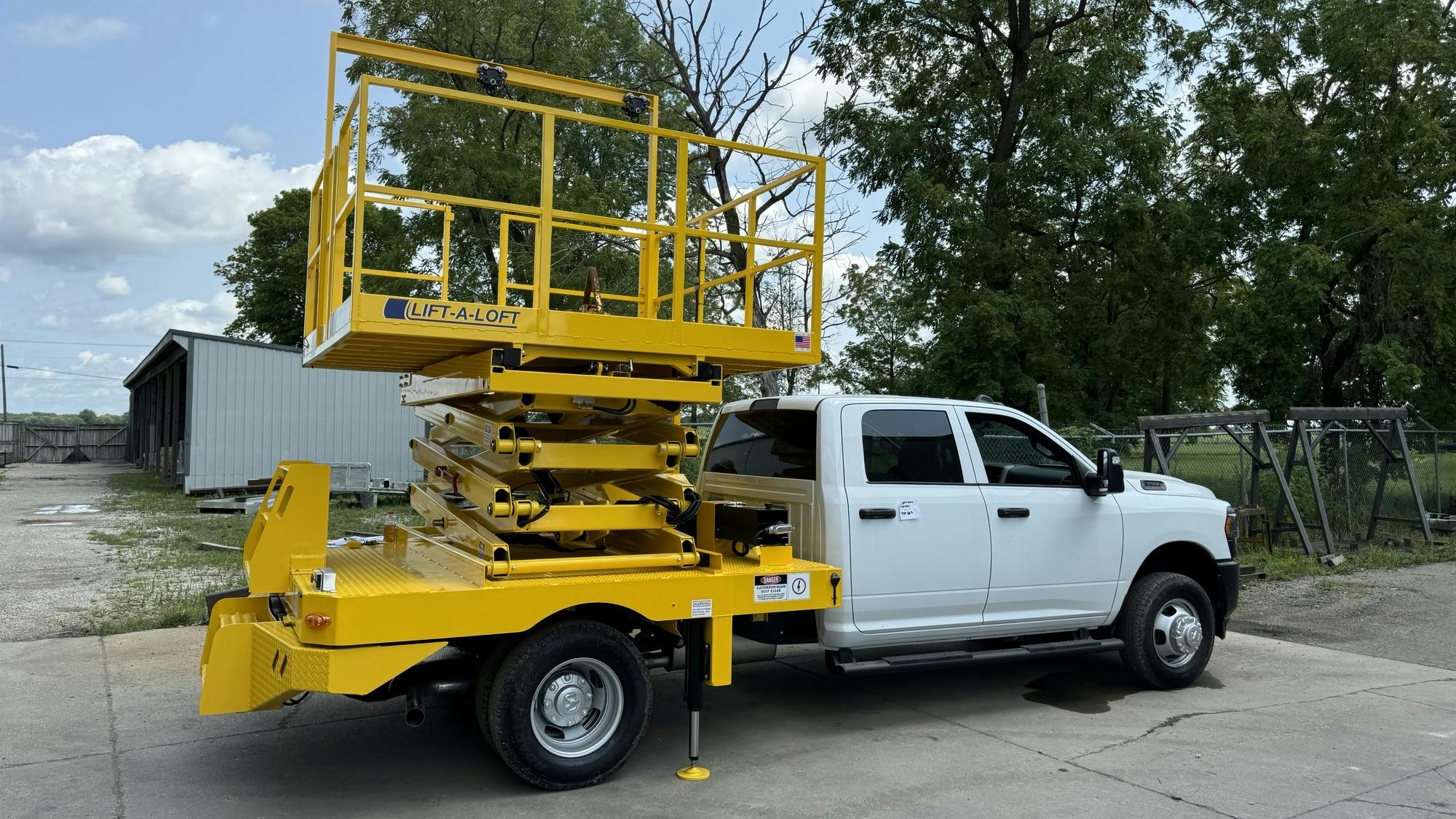 Lift-A-Loft&rsquo;s TMP16 truck-mounted platform can extend above and traverse over railcars while maintaining a stable working environment.