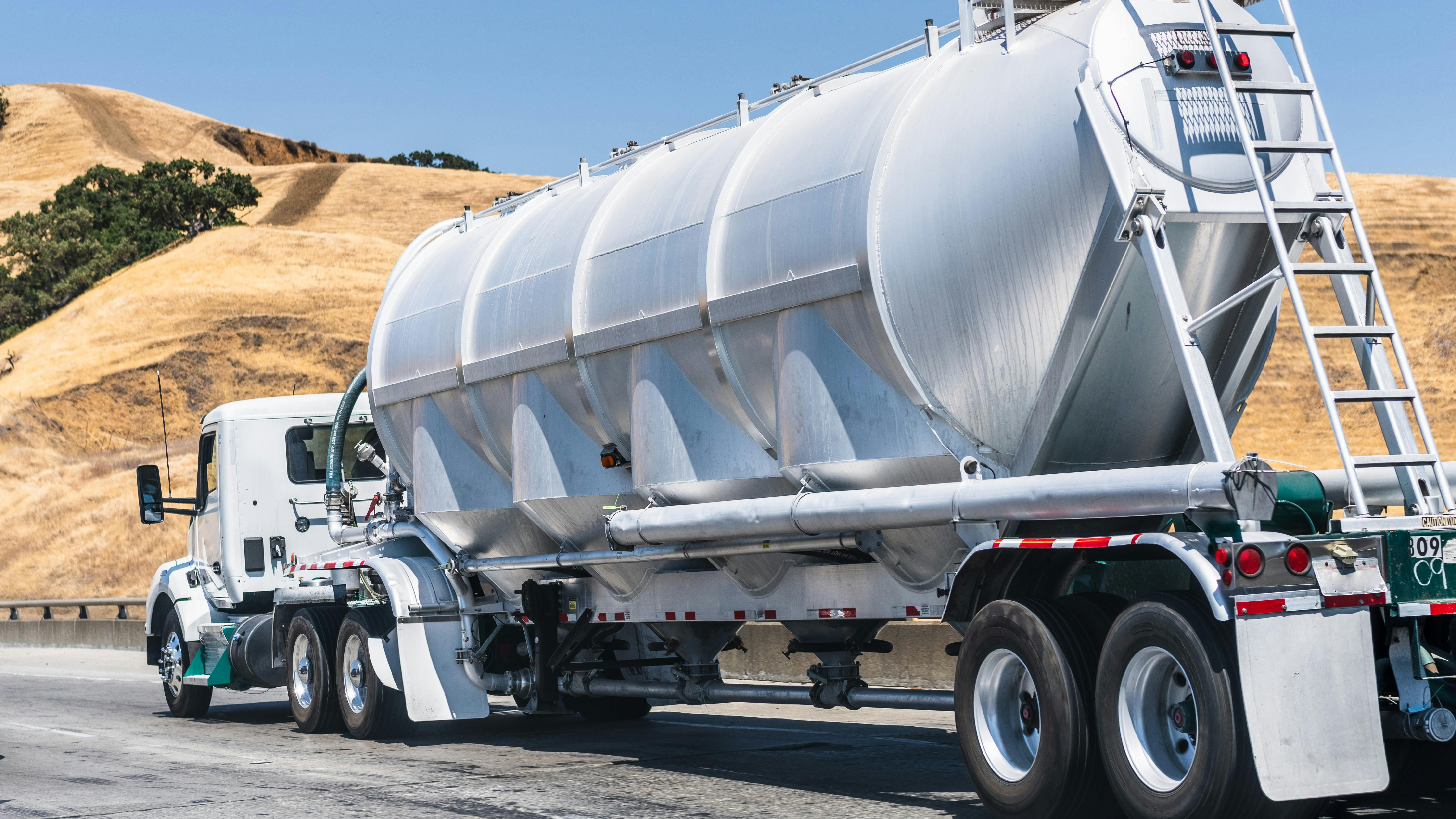 U.S. trailer orders declined month-over-month and year-over-year in November, according to the latest reports from ACT Research and FTR Intel.