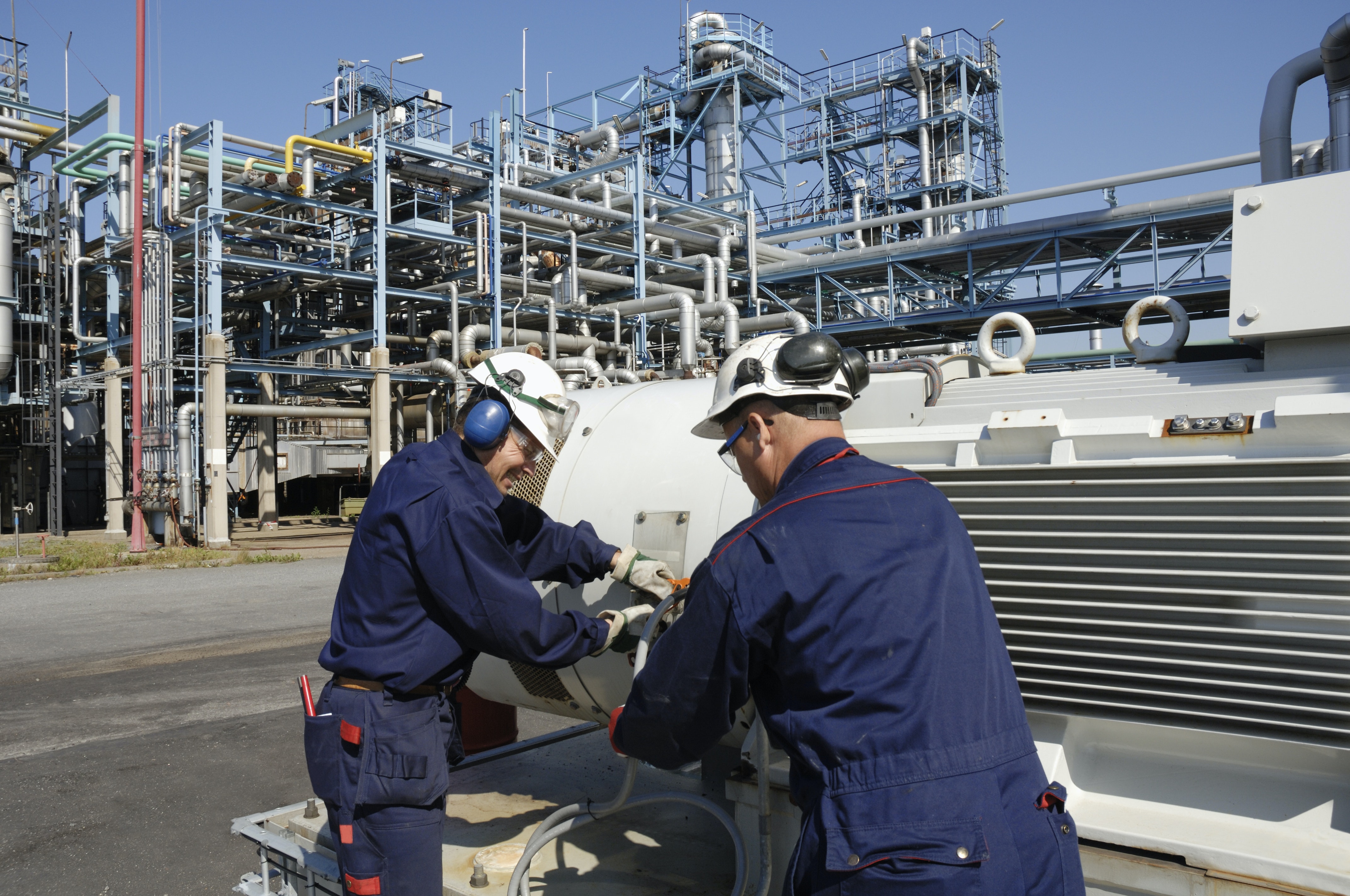 energy-saver-project-management-oil-refinery-hero