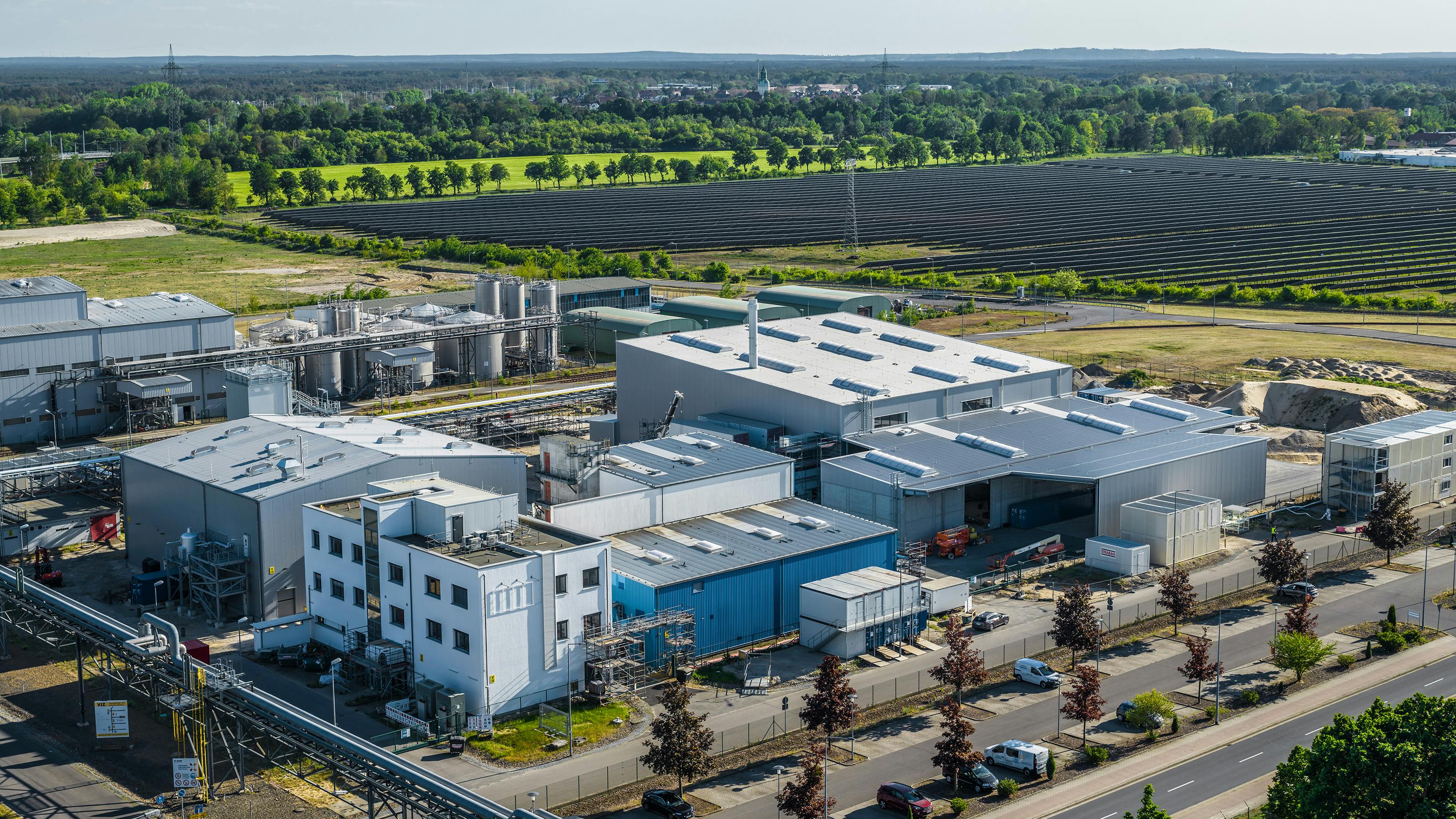 At its production site in Schwarzheide, Germany, BASF operates one of the largest commercial recycling plants for producing black mass from end-of-life batteries and production scrap in Europe.