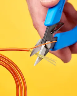 Xuron Model 9180 Kevlar Shears grip and hold, then cut the Kevlar in fiber cable. Xuron Model 9180 Kevlar Shears grip and hold, then cut the Kevlar in fiber cable.