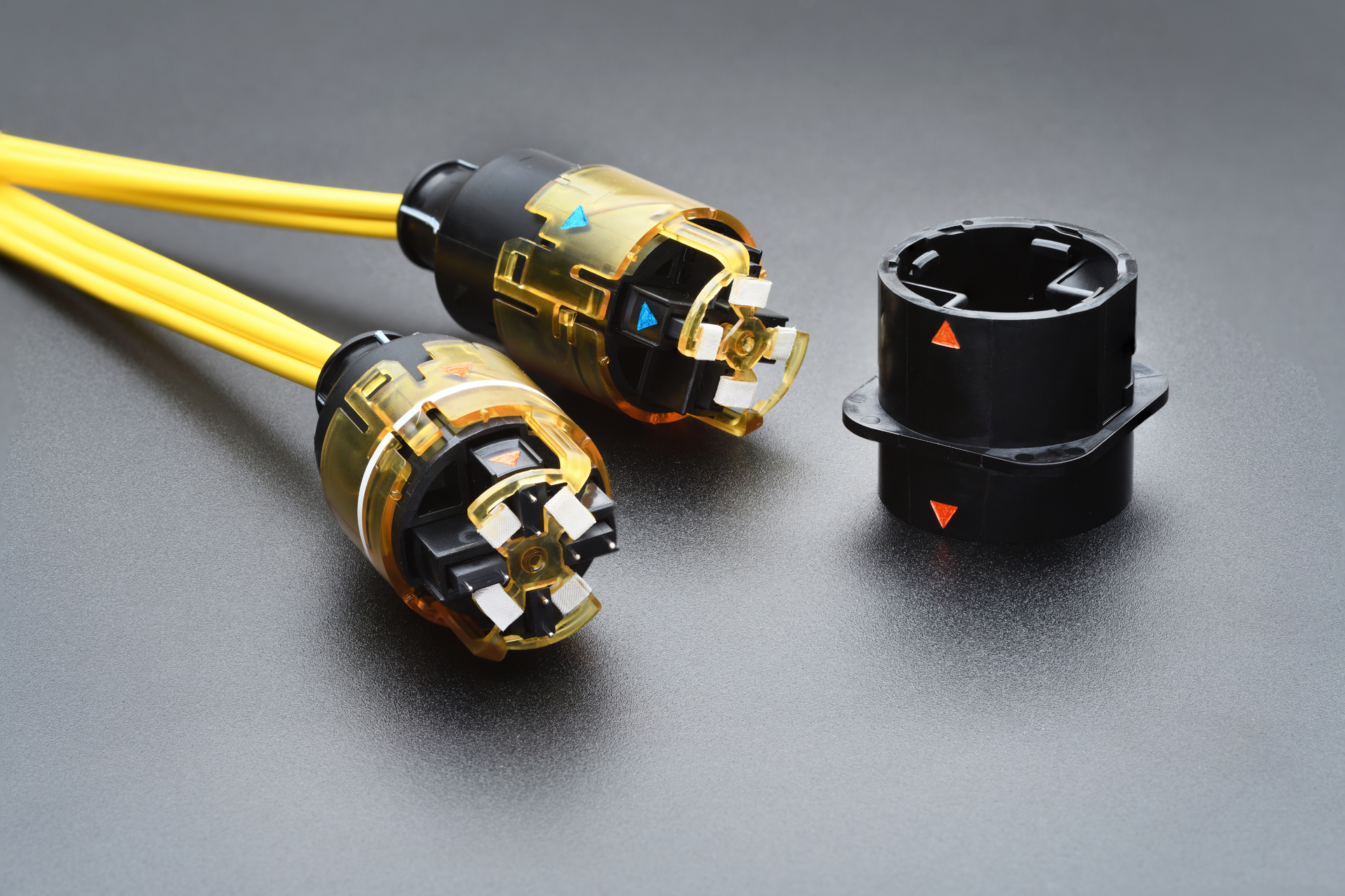 Swick Designs' SWK Connector includes a self-cleaning, self-protecting Shield Shroud. The SWK L Connector, shown here, can support up to 192 fibers.