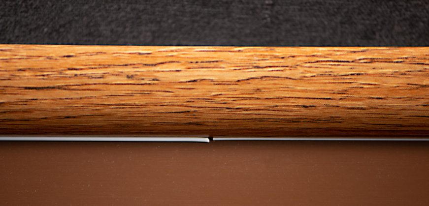 The InvisiLight 600 ILU solution, shown on the right, uses a 0.6-mm optical fiber. The solution has half the volume and half the weight of the original InvisiLight ILU solution, which is shown on the left.