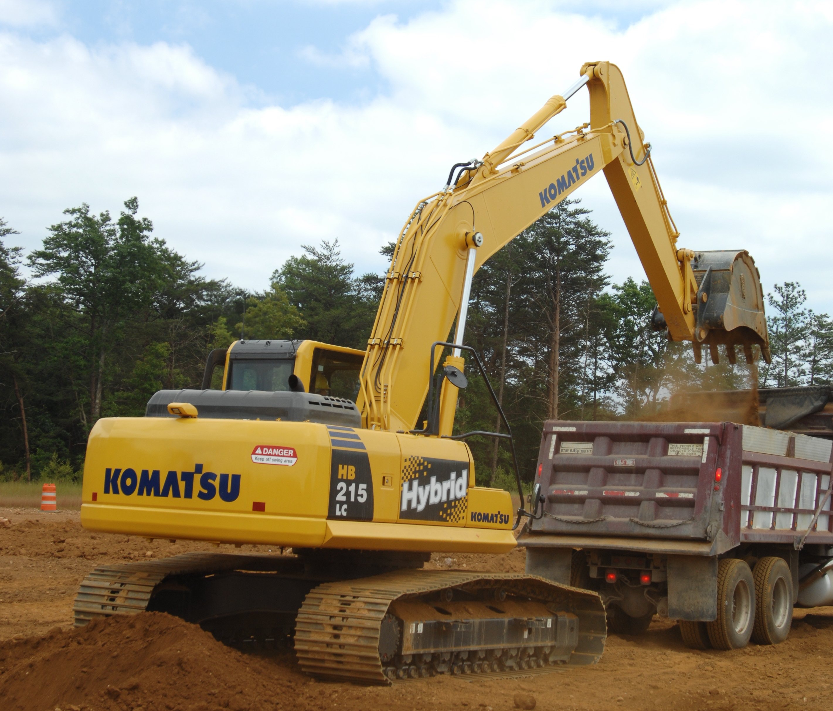 1654665621859 Komatsu Hybrid Excavator1