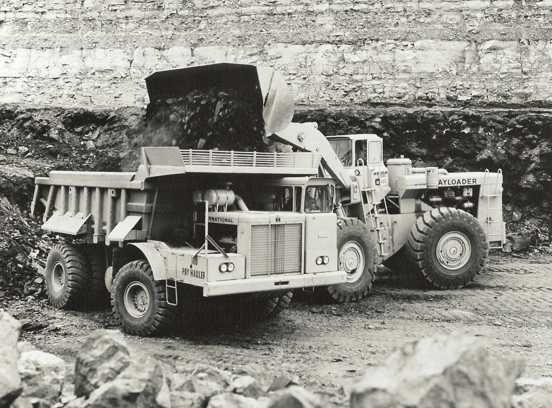 1654666354893 Hough400payloaderandinternational180payhauler