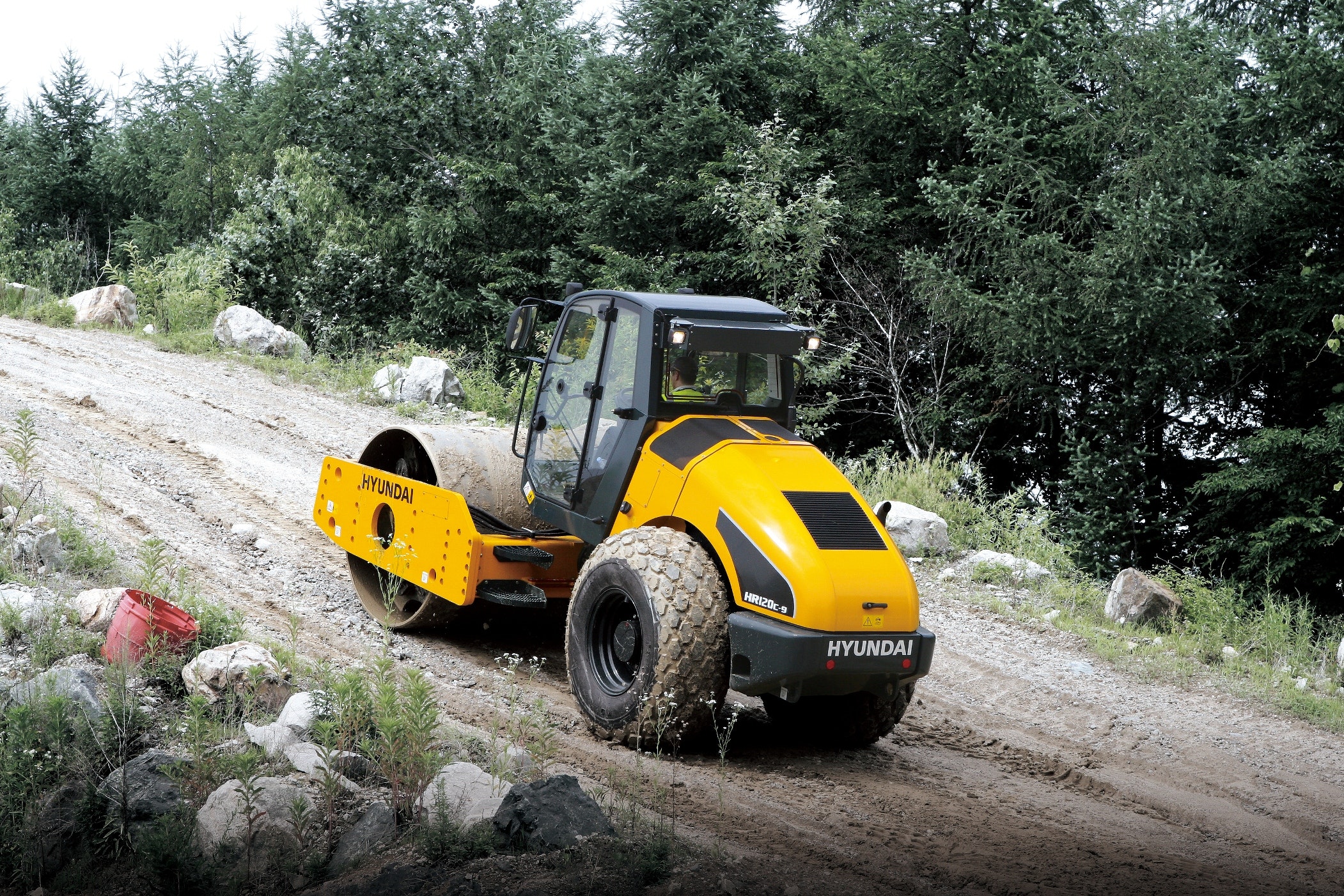 HR120C-9 in muddy terrain sm