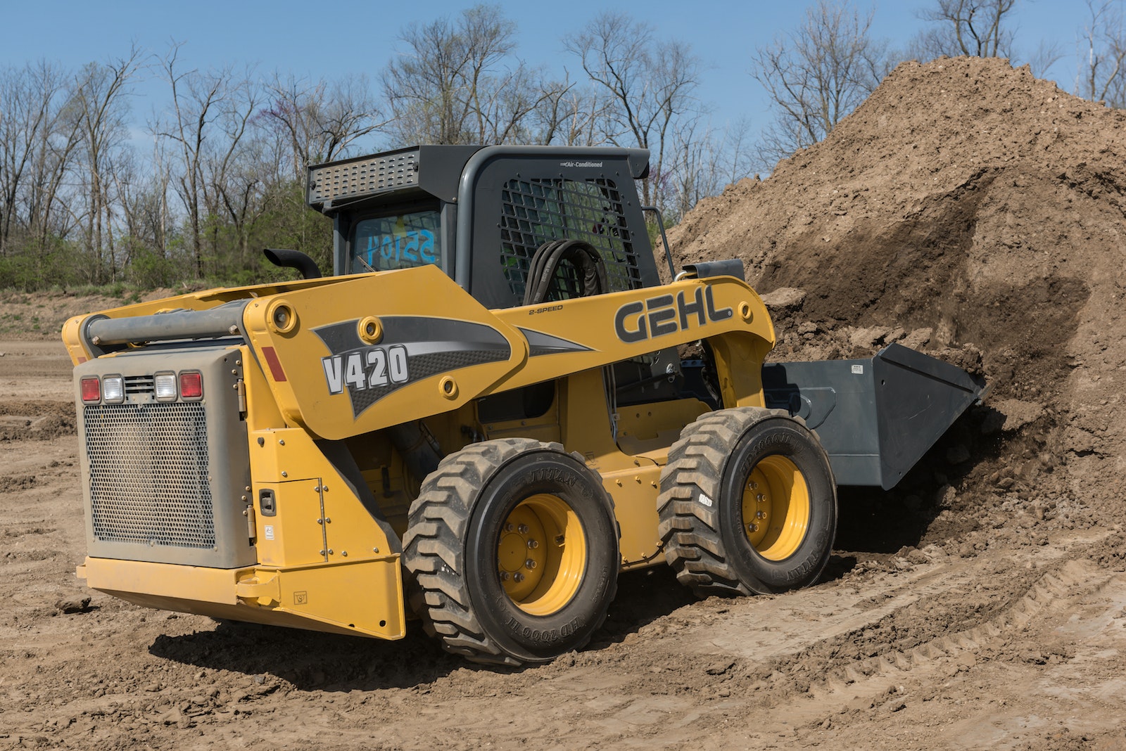 1654723277426 Gehlv420skidsteer