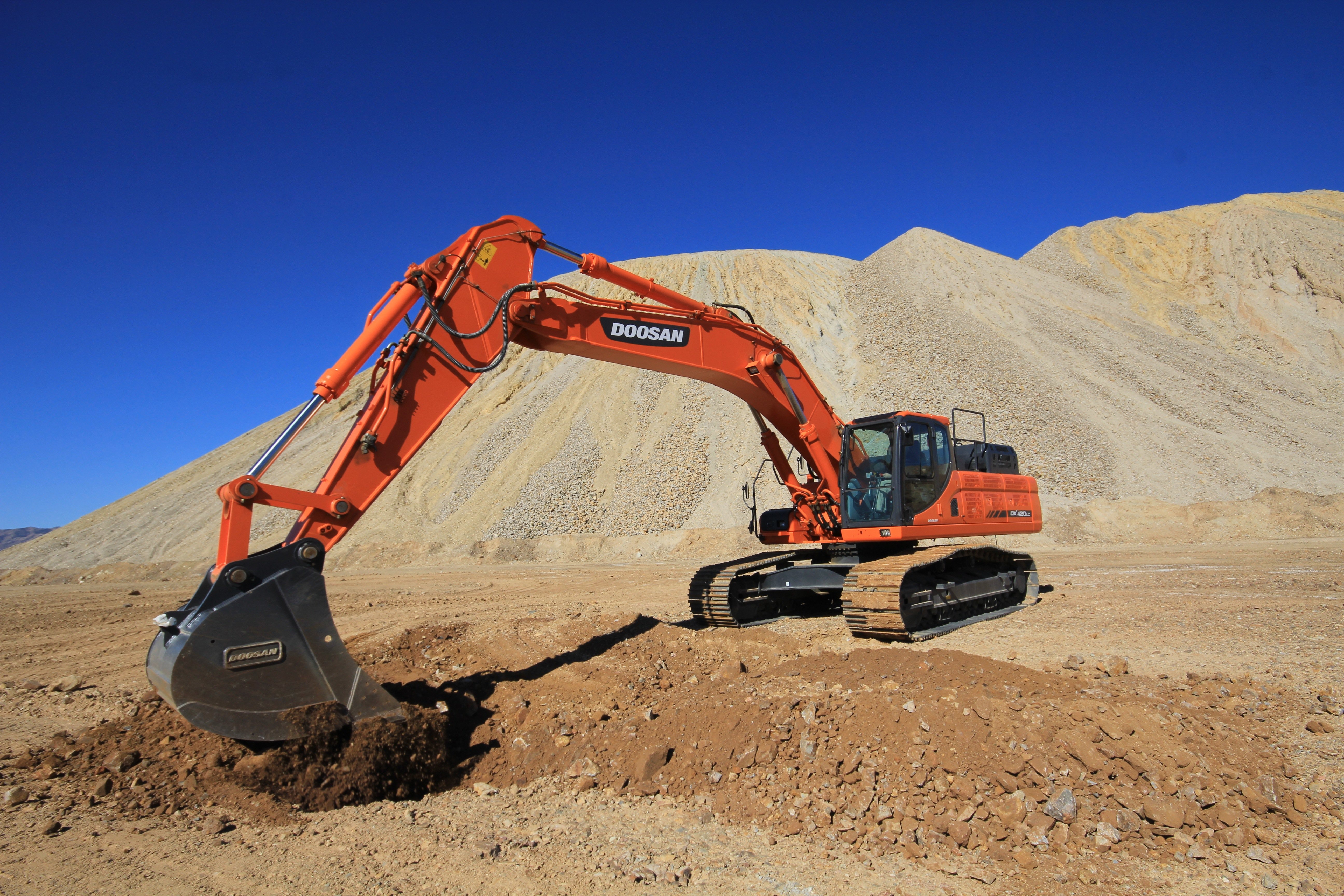 Doosan DX420LC_3 excavator_0