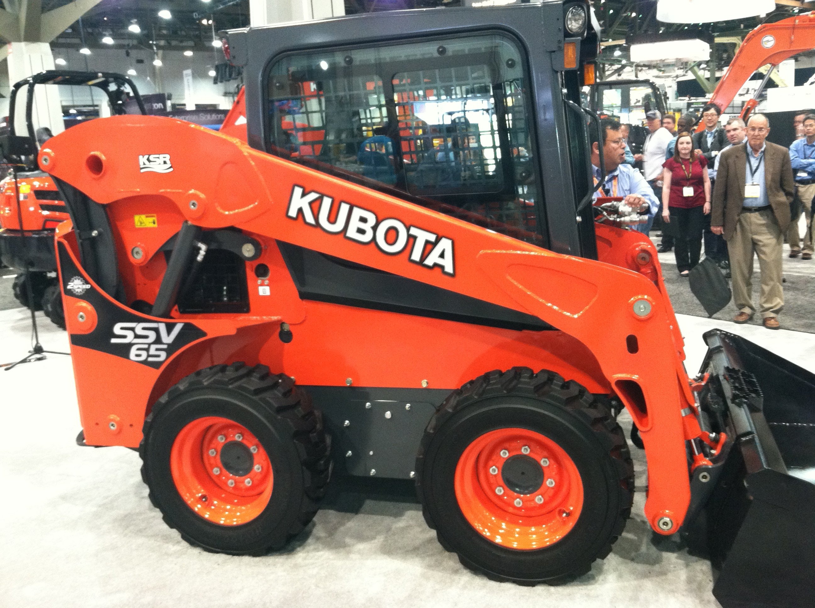 Kubota SSV65 skid steer loader_0