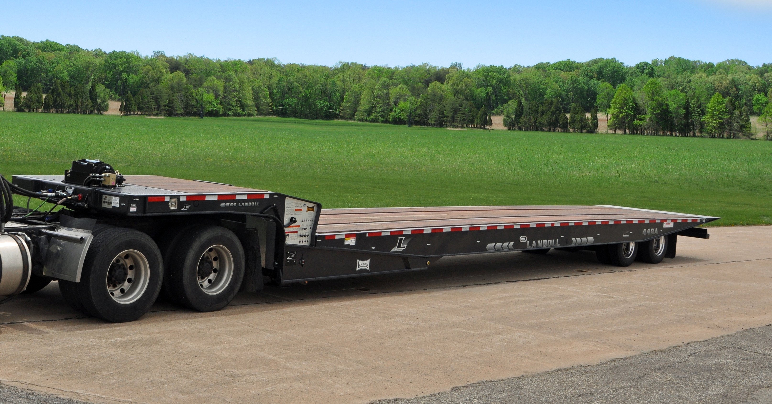 1654798223192 440angl Sideview Emptynews Releasebackground