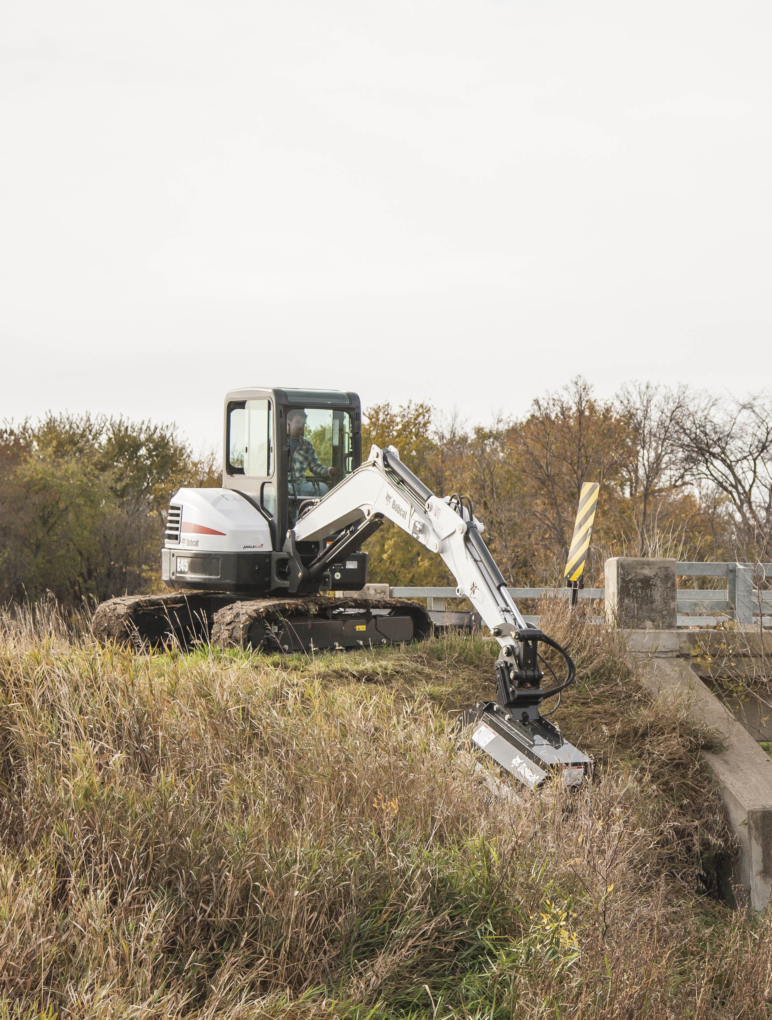 Flail_Mower_Cutting_Grass_by_Bridge-204652-126050-hr