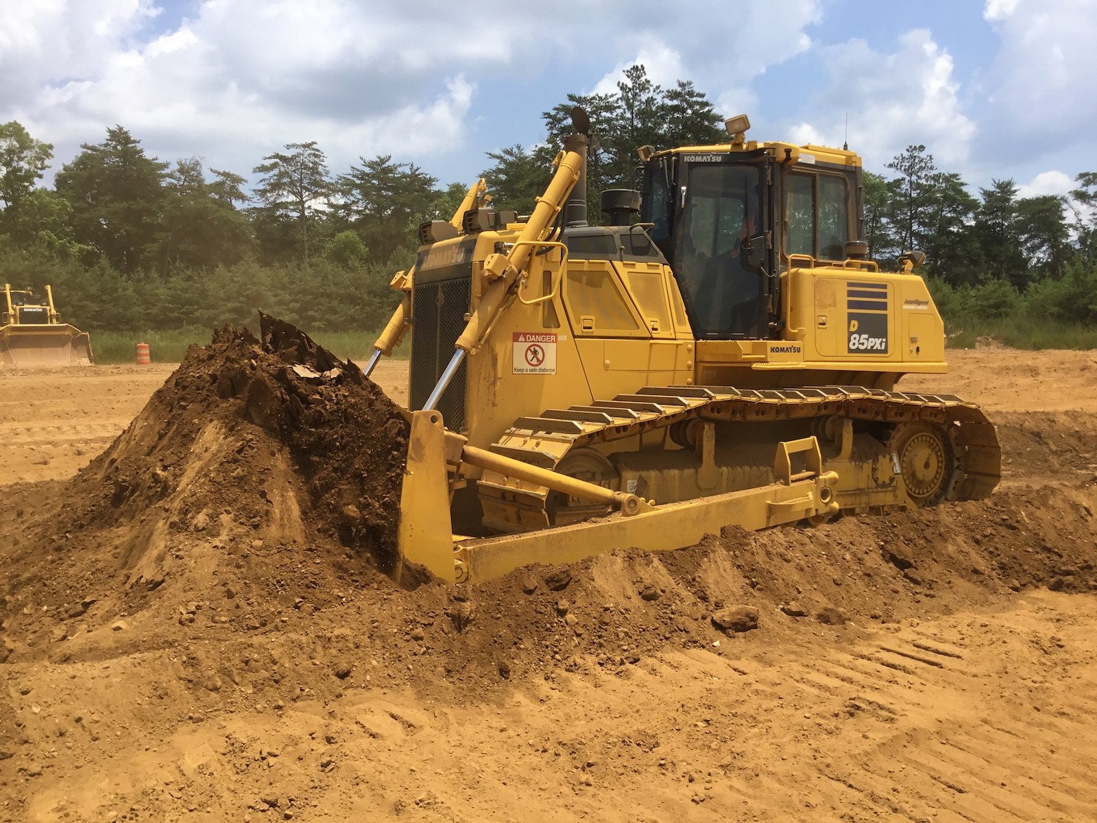 Komatsu D85i-18 dozer web