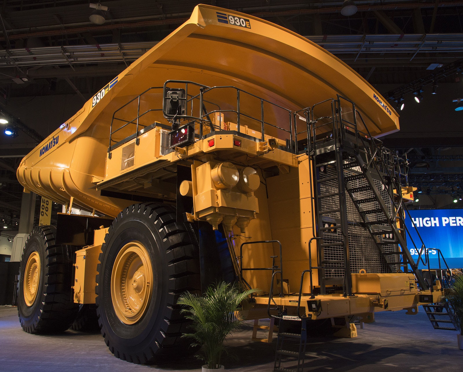 Komatsu 930E haul truck web