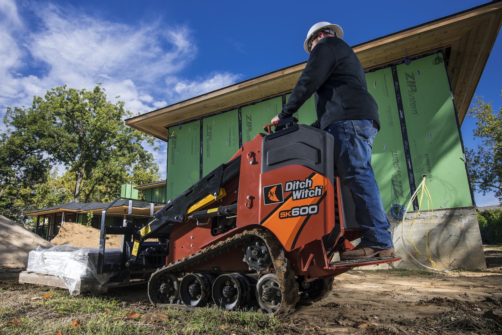 Ditch Witch SK600 mini loader web