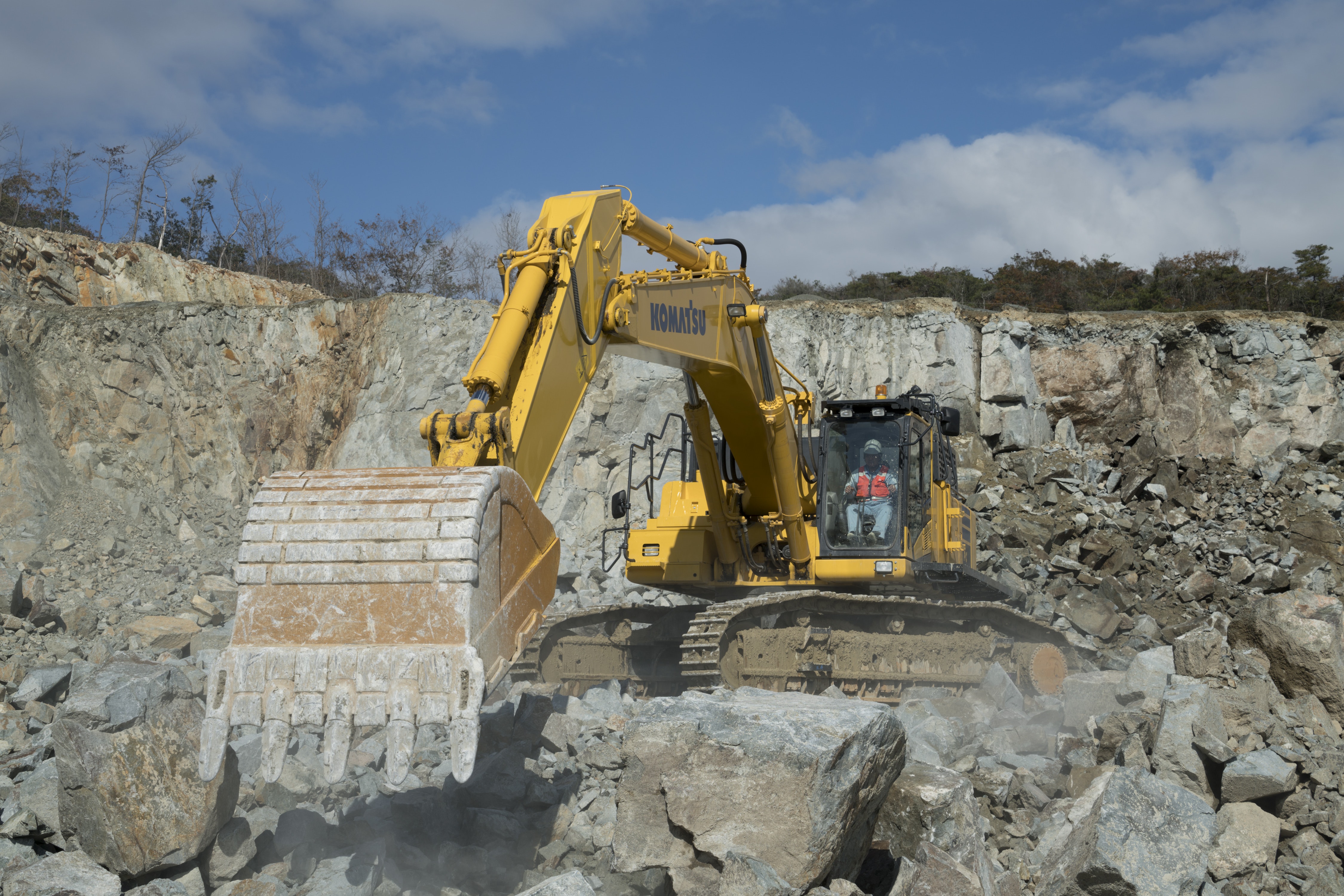 Komatsu PC650LC-11 excavator