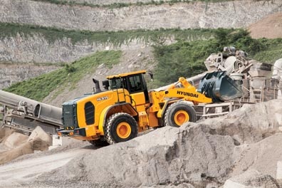 Hyundai HL975 at crusher