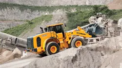 Hyundai HL975 at crusher Hyundai HL975 at crusher