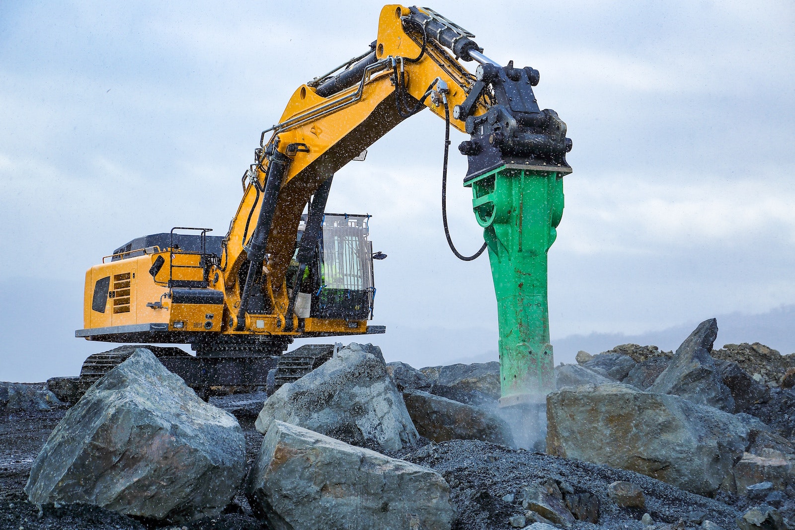 Montabert V7000 breaker_web_0