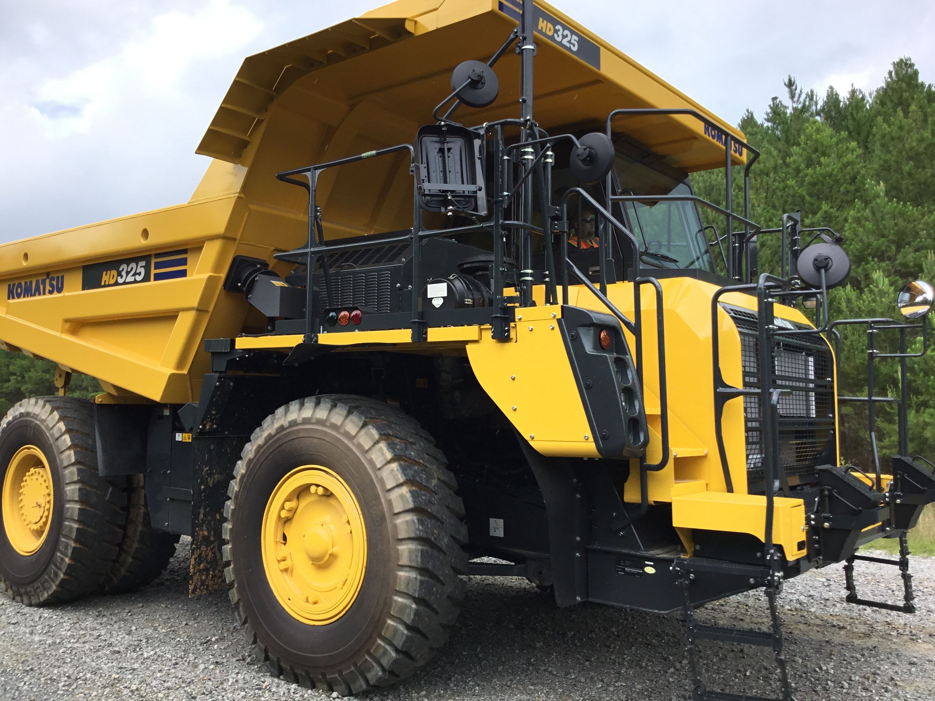 Komatsu HD325-8 haul truck