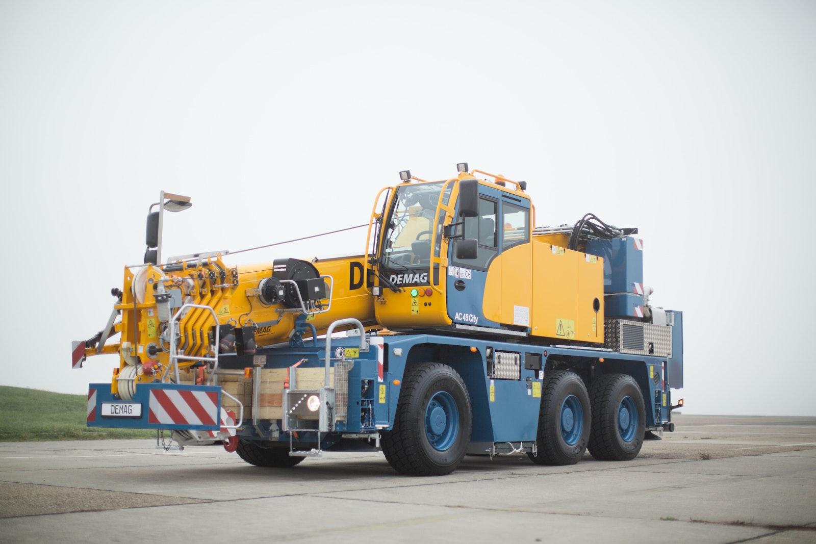 1654802606753 Demagac45citytruckcrane